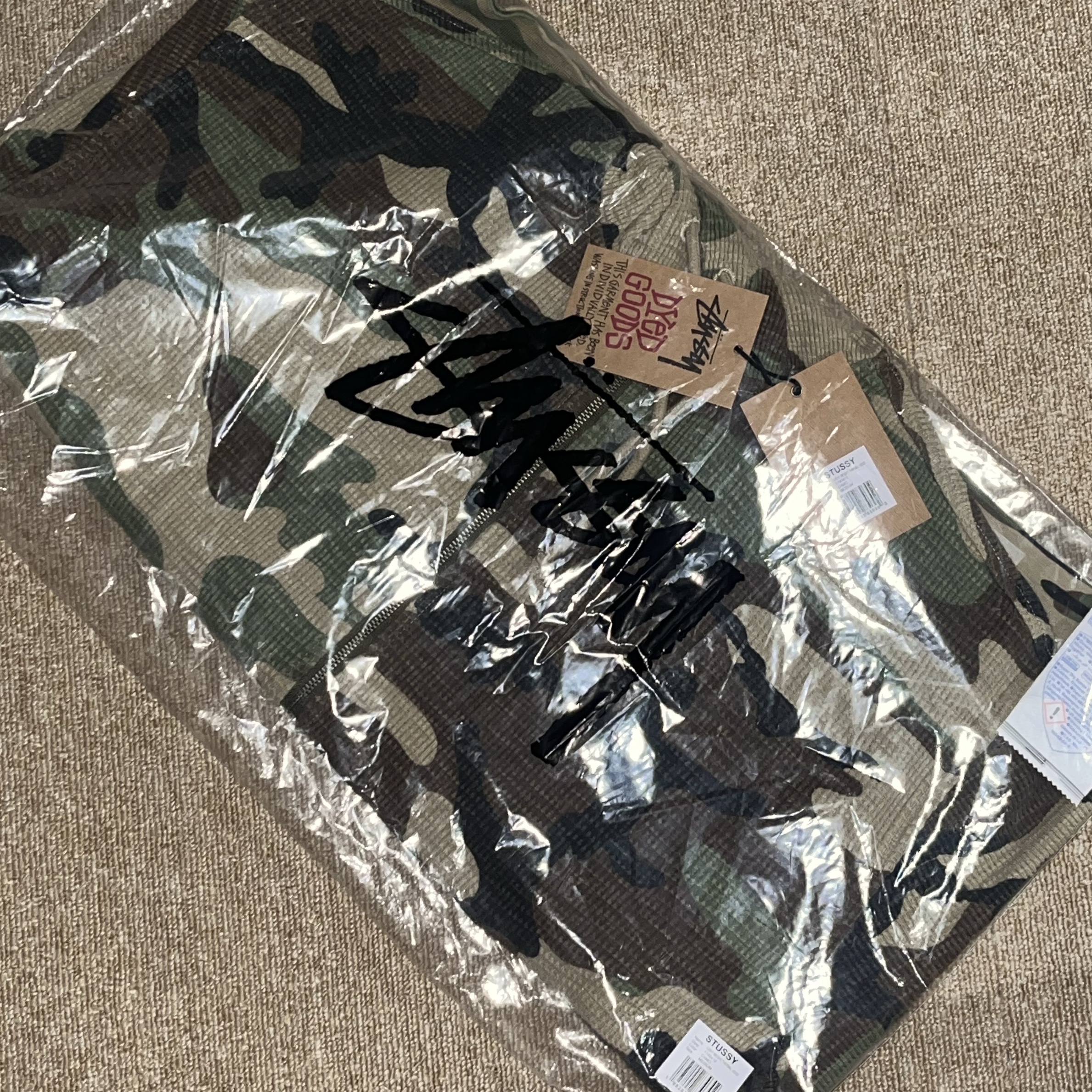 Stussy Lightweight Thermal Hoodie Camo 착용 스타일 - 2
