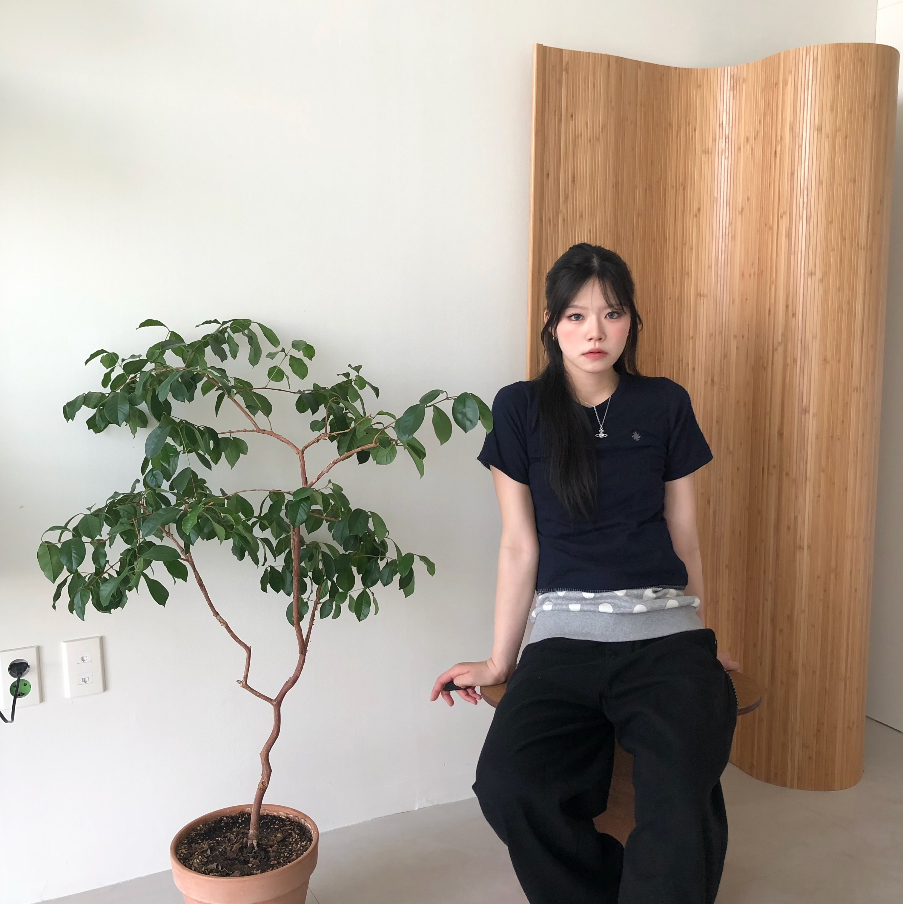 SLOW RECORD HOUSE Layered Check Roll-Up T-Shirt Navy 착용 스타일 - 3