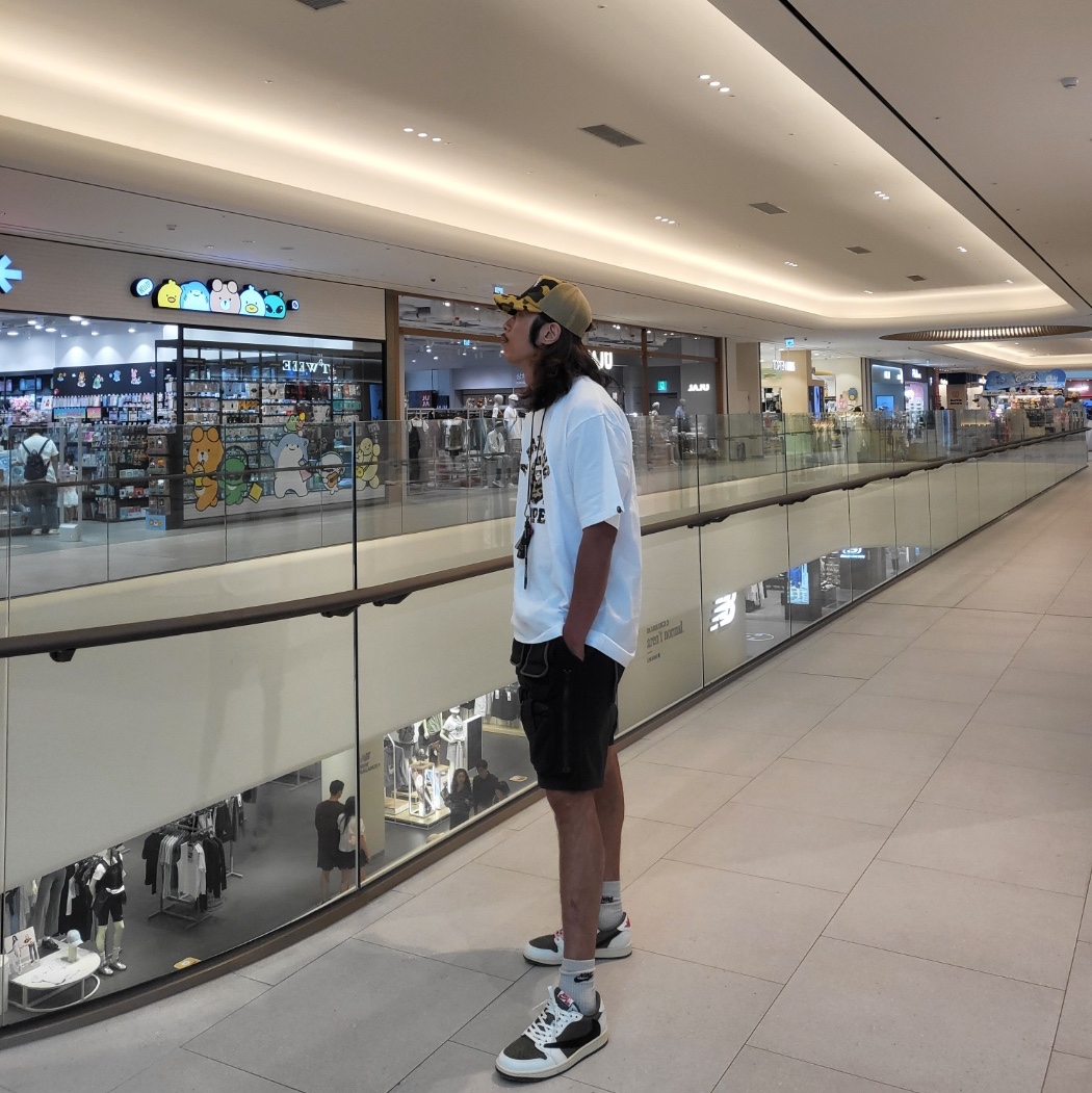 BAPE 1st Camo College Mesh Cap Yellow, Jordan 1 x Travis Scott Retro Low OG SP Reverse Olive 착용 스타일 - 4