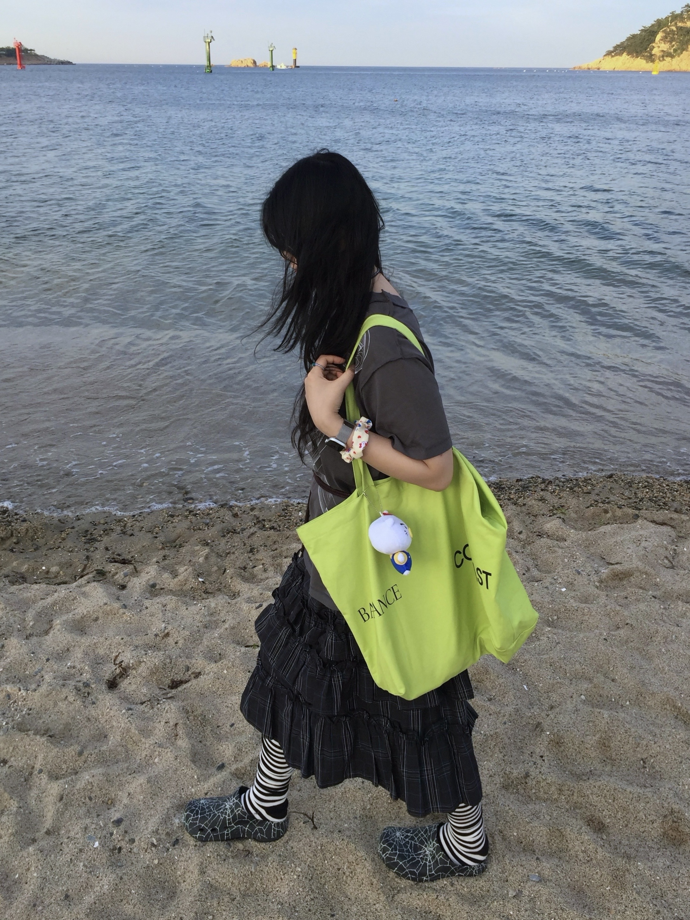 noun Easeful Tote Bag Lime 착용 스타일 - 4