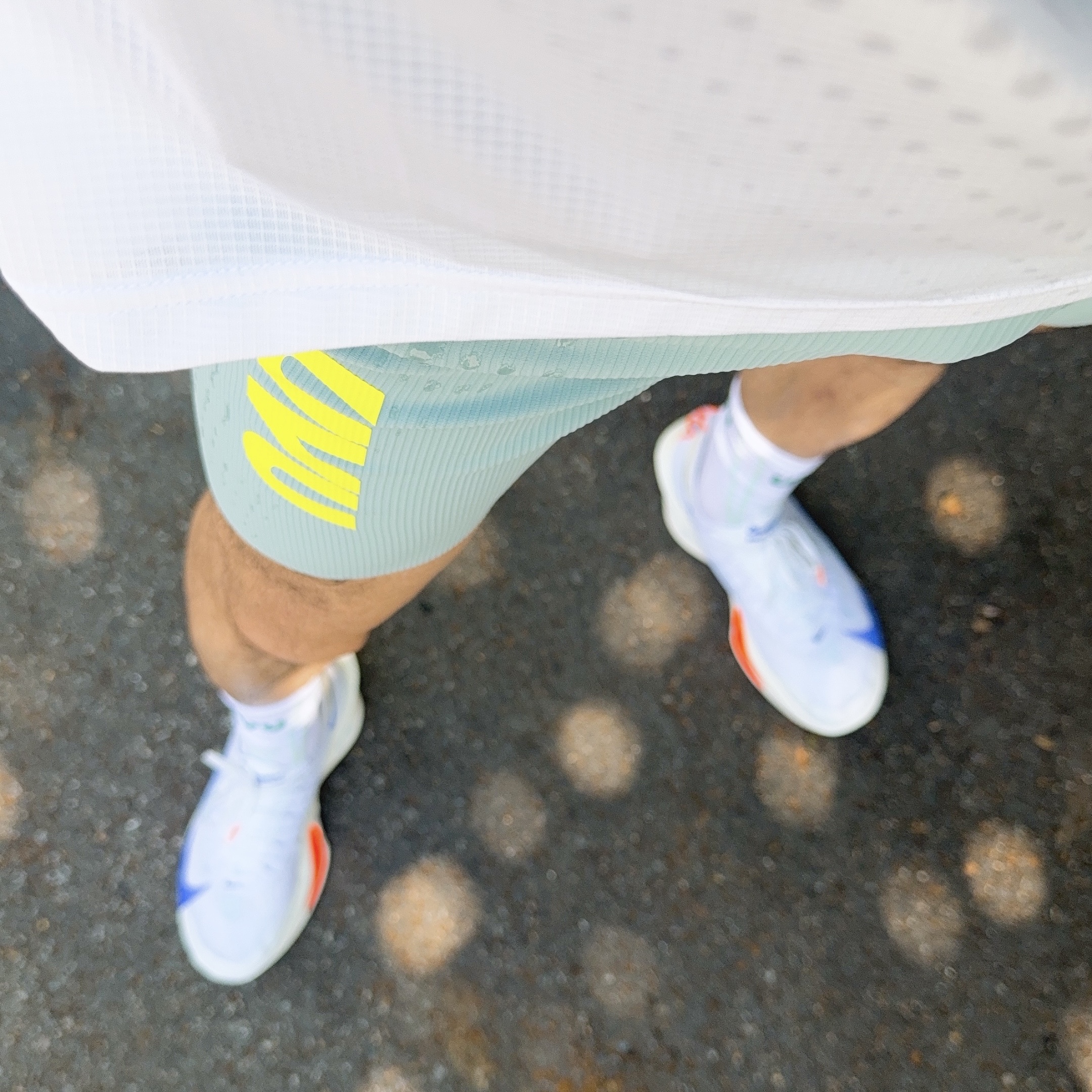 UVU London '26 Mesh Running Top White 착용 스타일 - 2