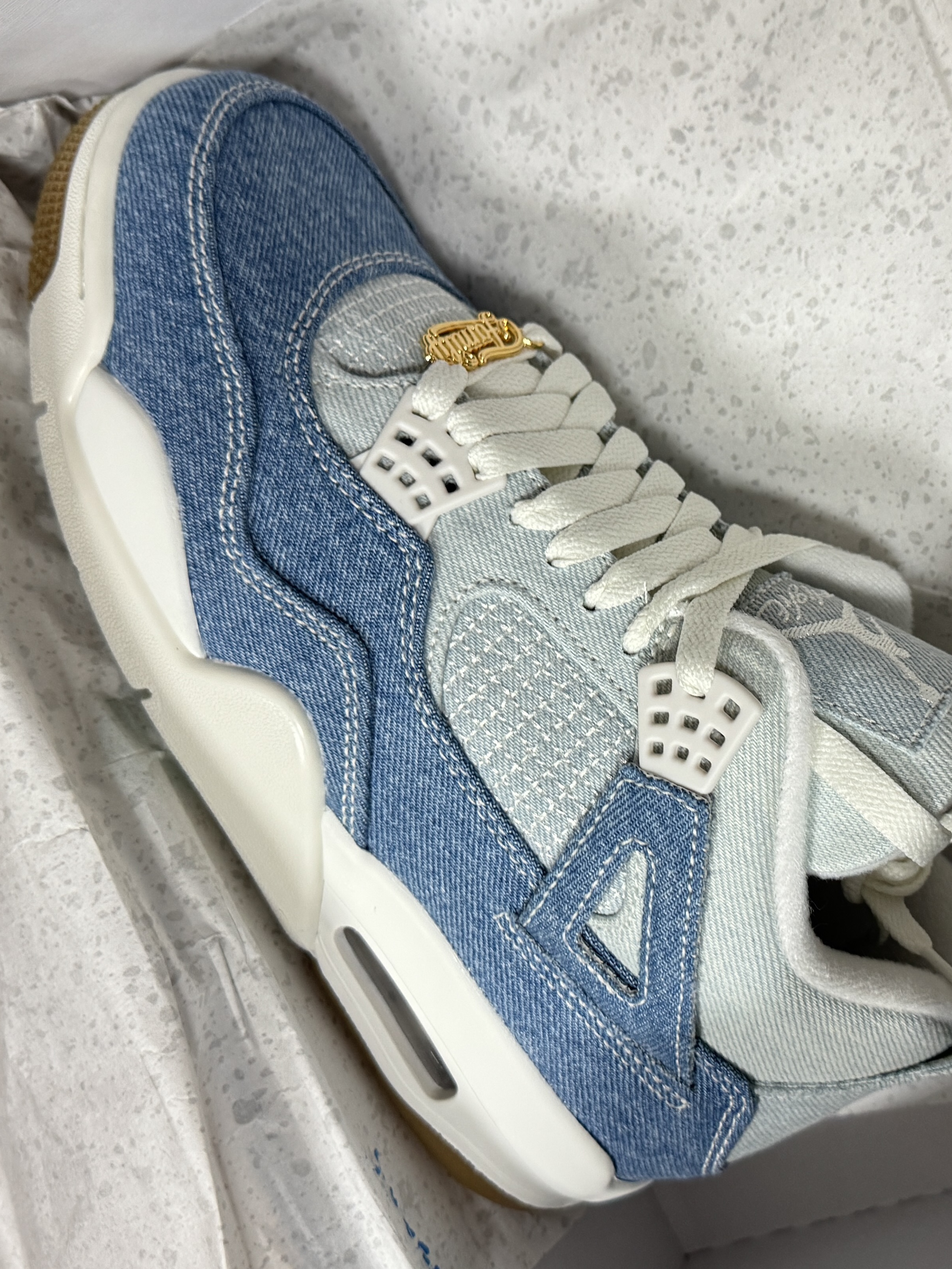 (W) Jordan 4 Sail Gum Light Brown 착용 스타일 - 1
