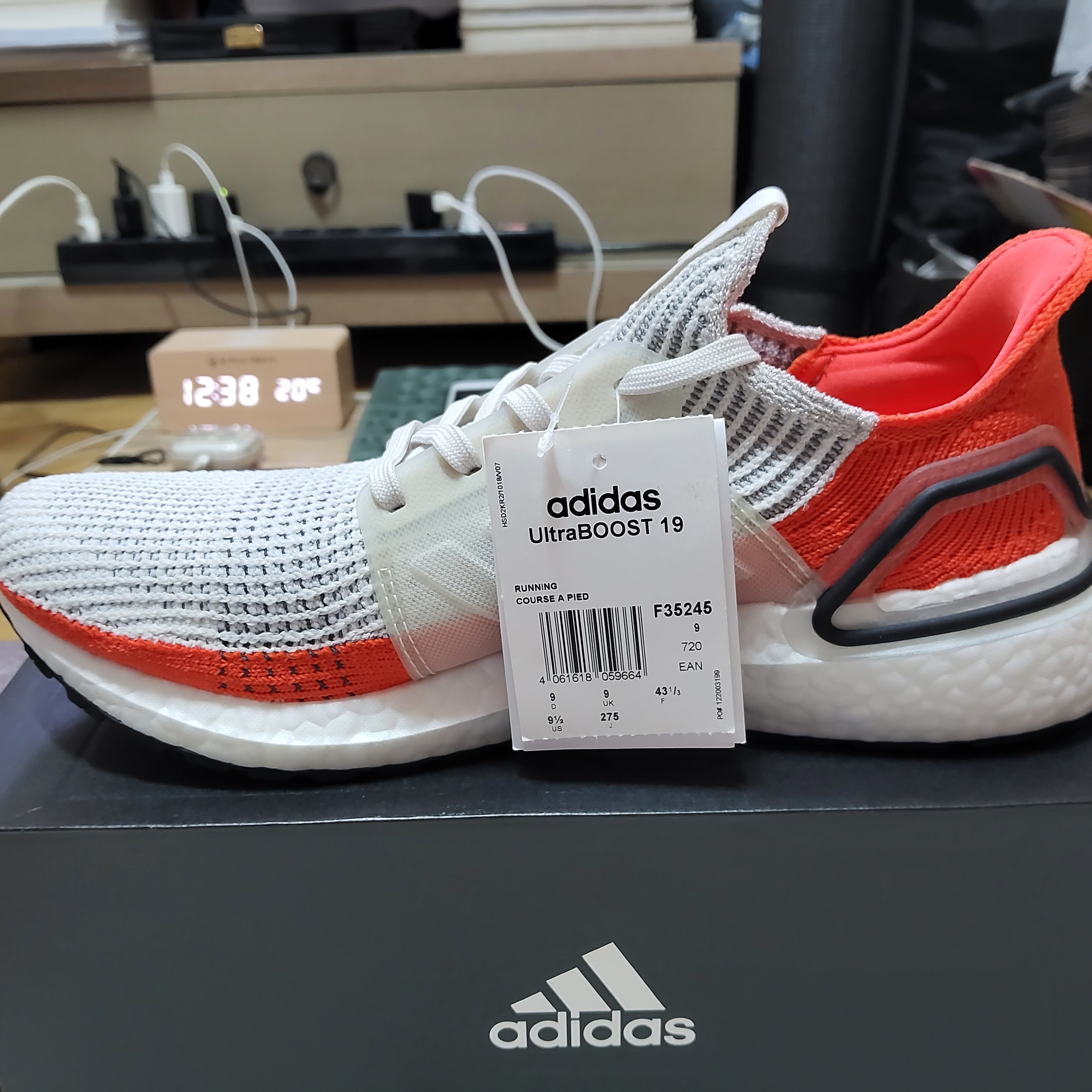 Adidas Ultraboost 19 Panda 착용 스타일 - 3
