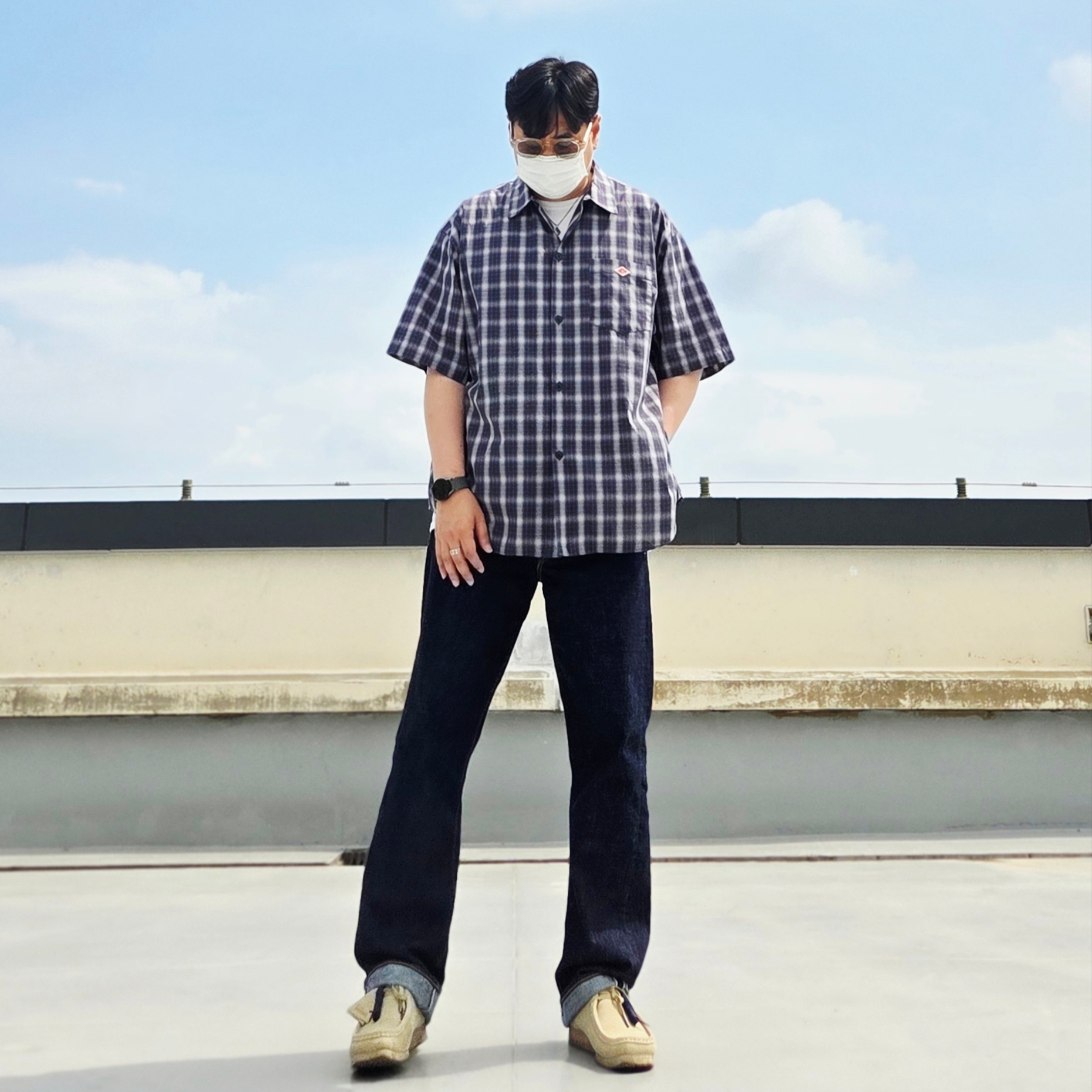 Fullcount 1101W Straight Denim One Wash Indigo Blue, Clarks Wallabee Maple Suede 착용 스타일 - 5