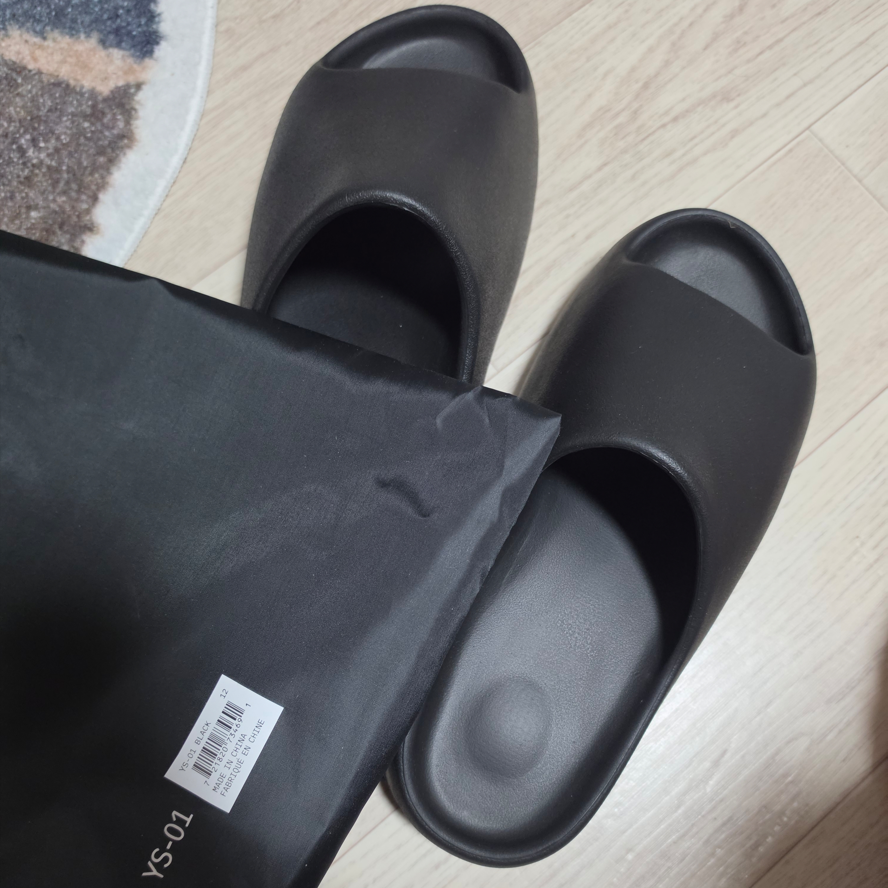 Yeezy YS-01 Black 착용 스타일