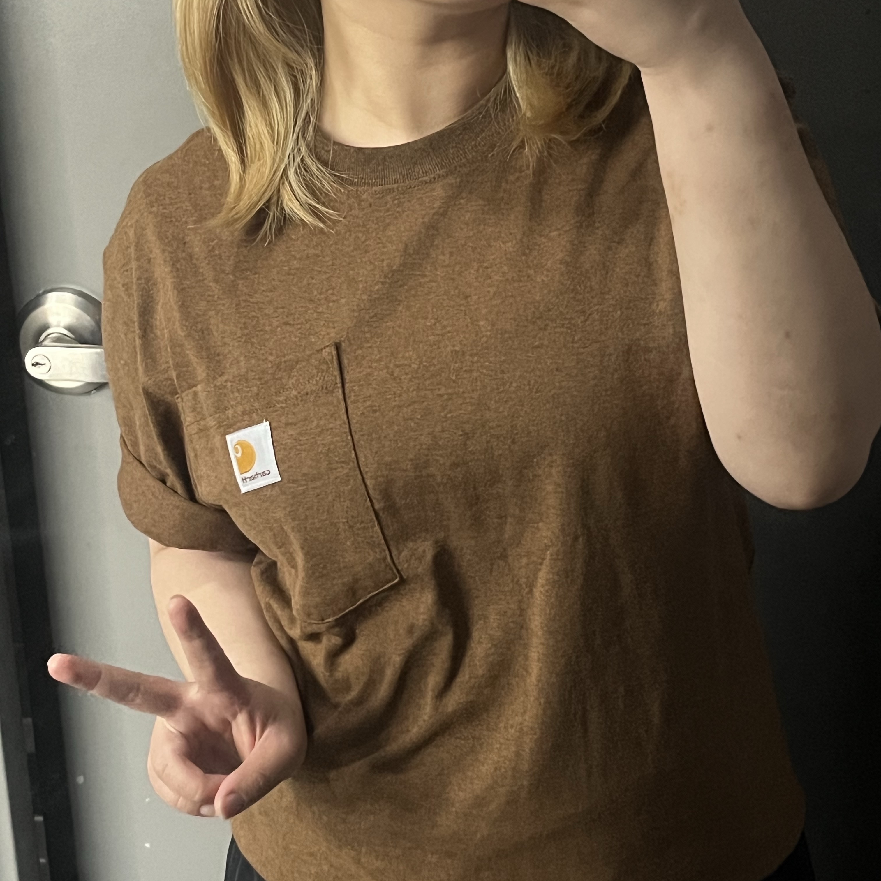 Carhartt Loose Fit Heavyweight Regular Short Sleeve Pocket T-Shirt Oiled Walnut Heather 착용 스타일
