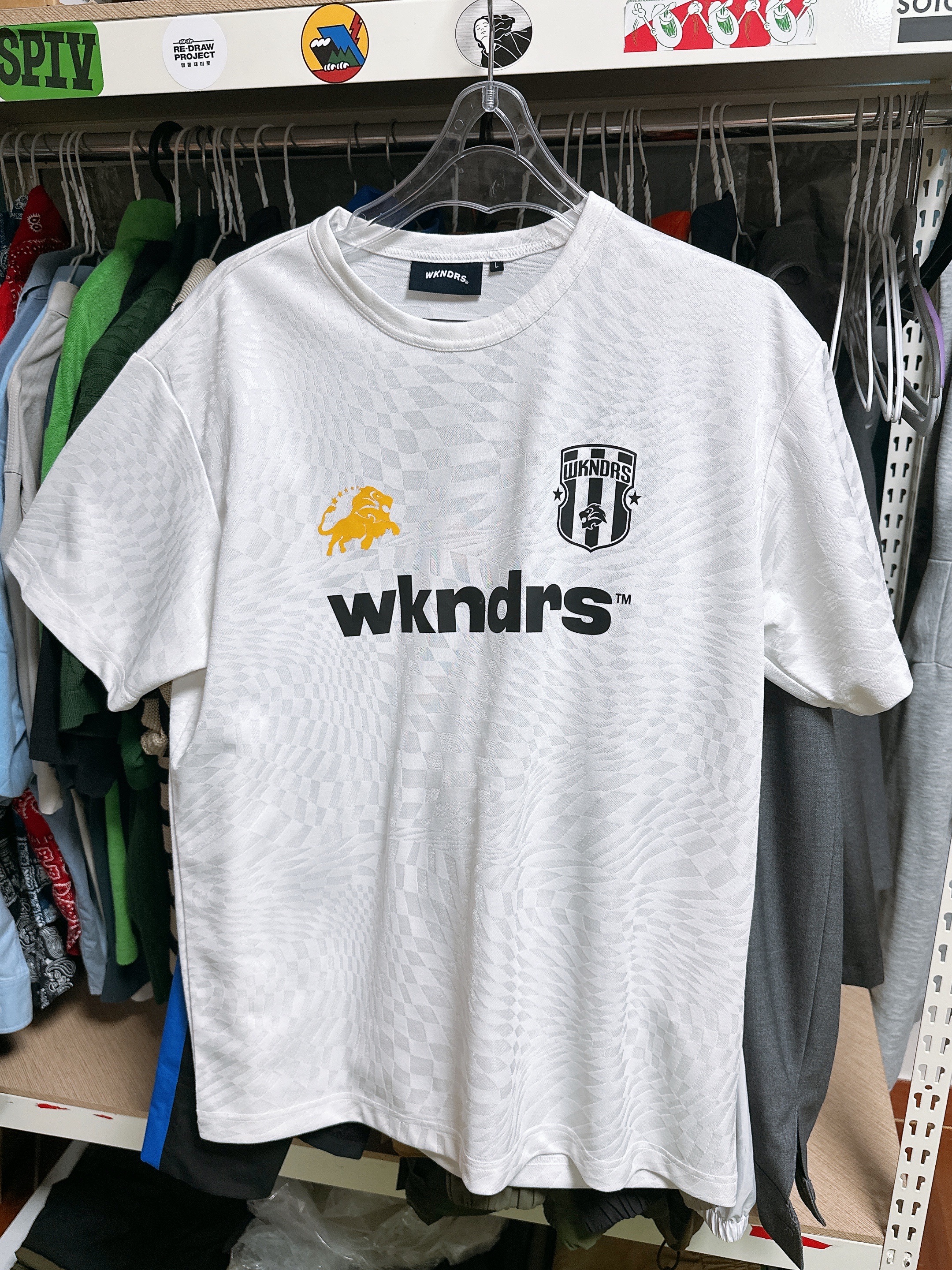 WKNDRS King Soccer SS Jersey White 착용 스타일