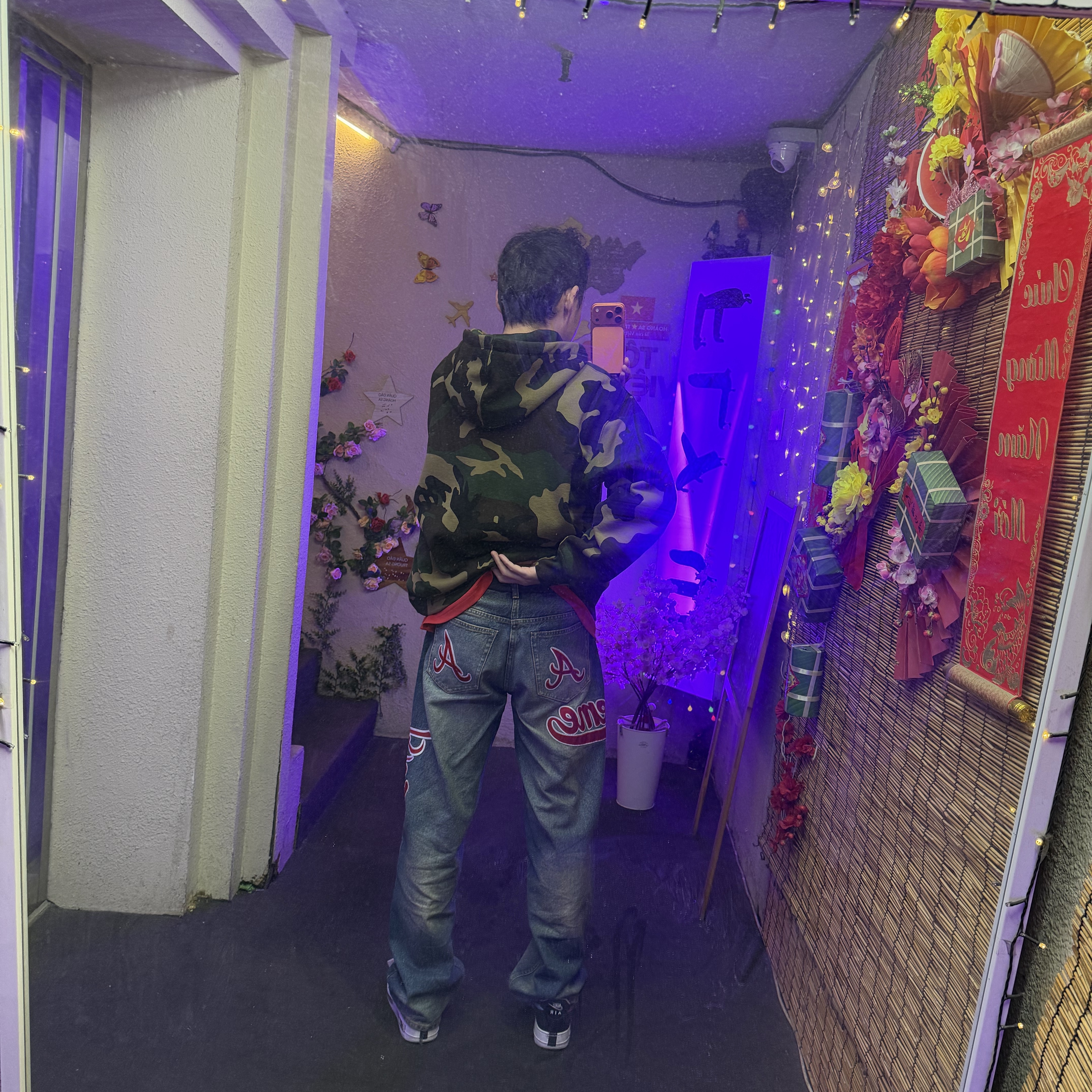 Supreme Mitchell & Ness Atlanta Braves Loose Fit Jean Washed Indigo - 26SS, Supreme Collegiate Applique Zip Up Hooded Sweatshirt Woodland Camo - 25FW 착용 스타일 - 4