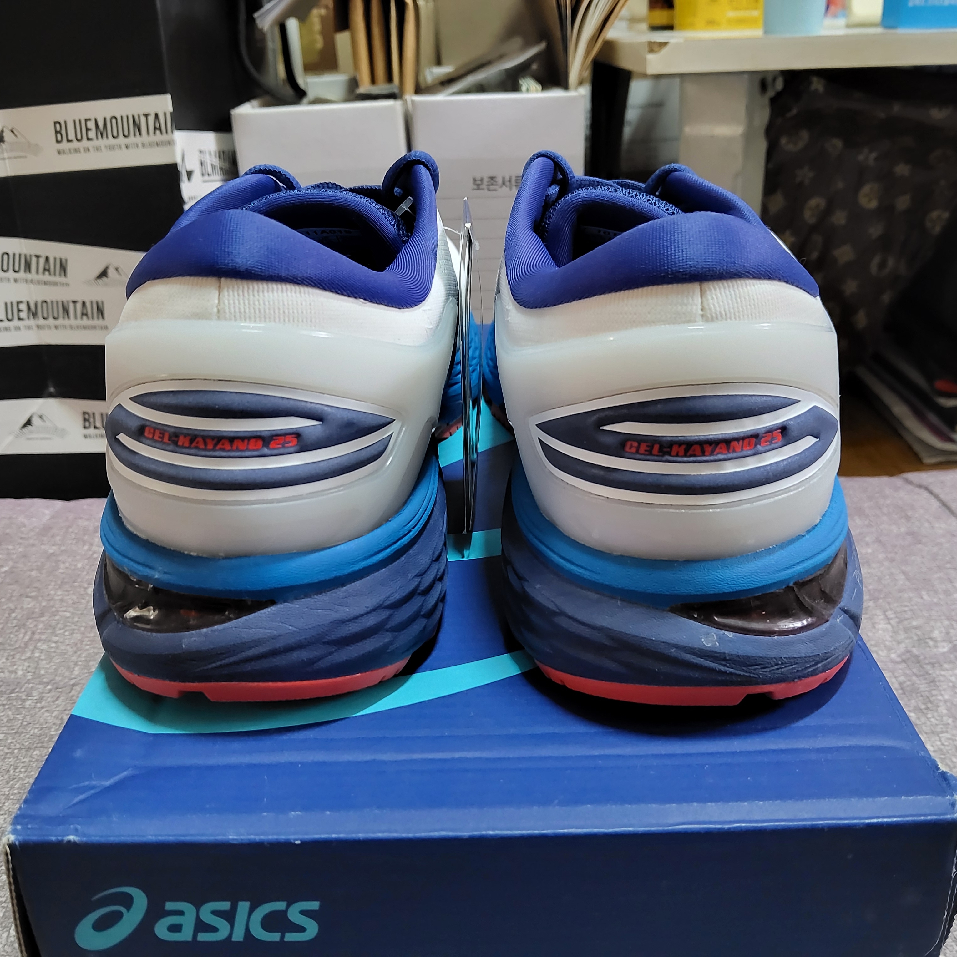 Asics Gel-Kayano 25 Glacier Grey 착용 스타일 - 4