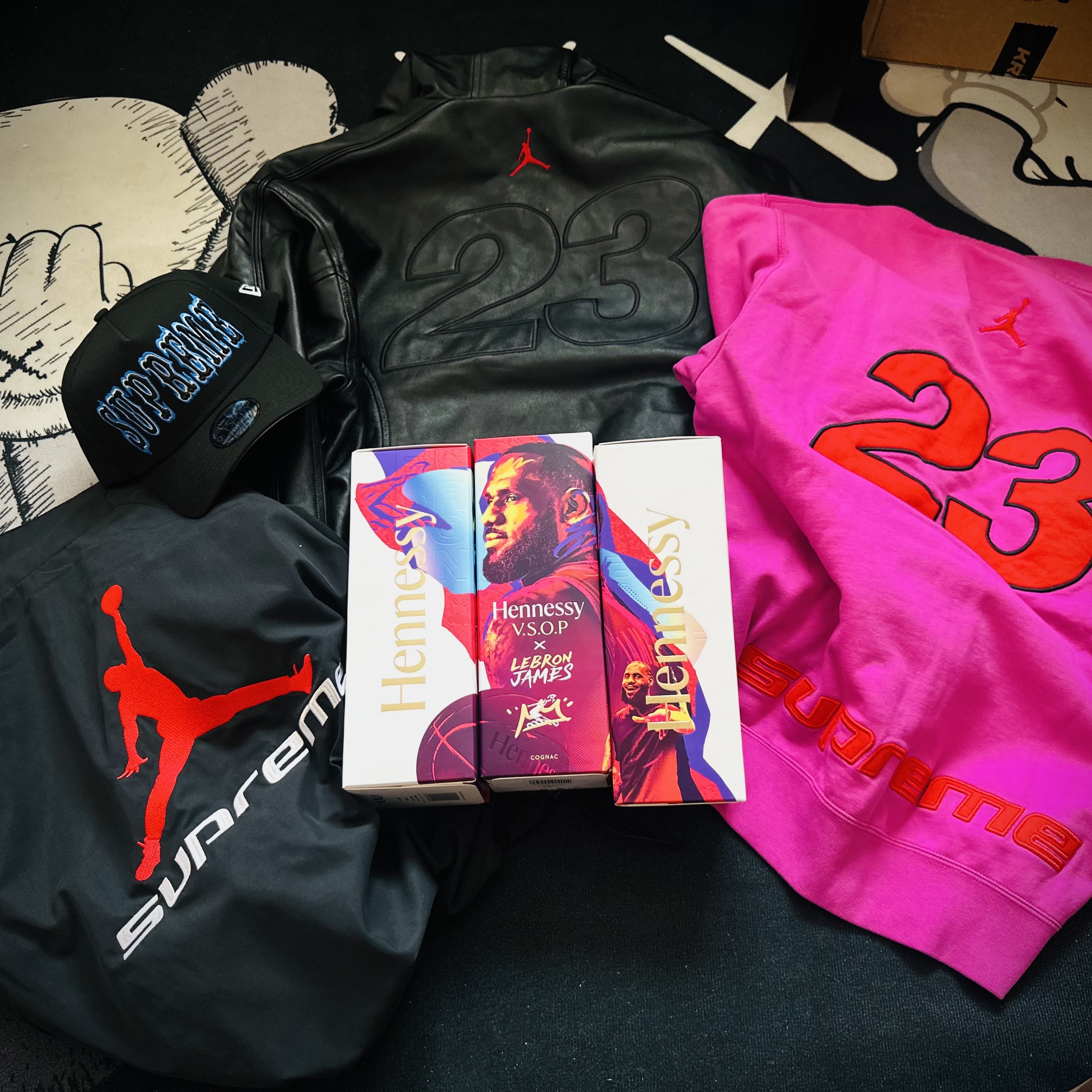 Supreme x Jordan Zip Up Hooded Sweatshirt Pink - 26SS, Supreme x Jordan Track Jacket Black - 26SS 착용 스타일