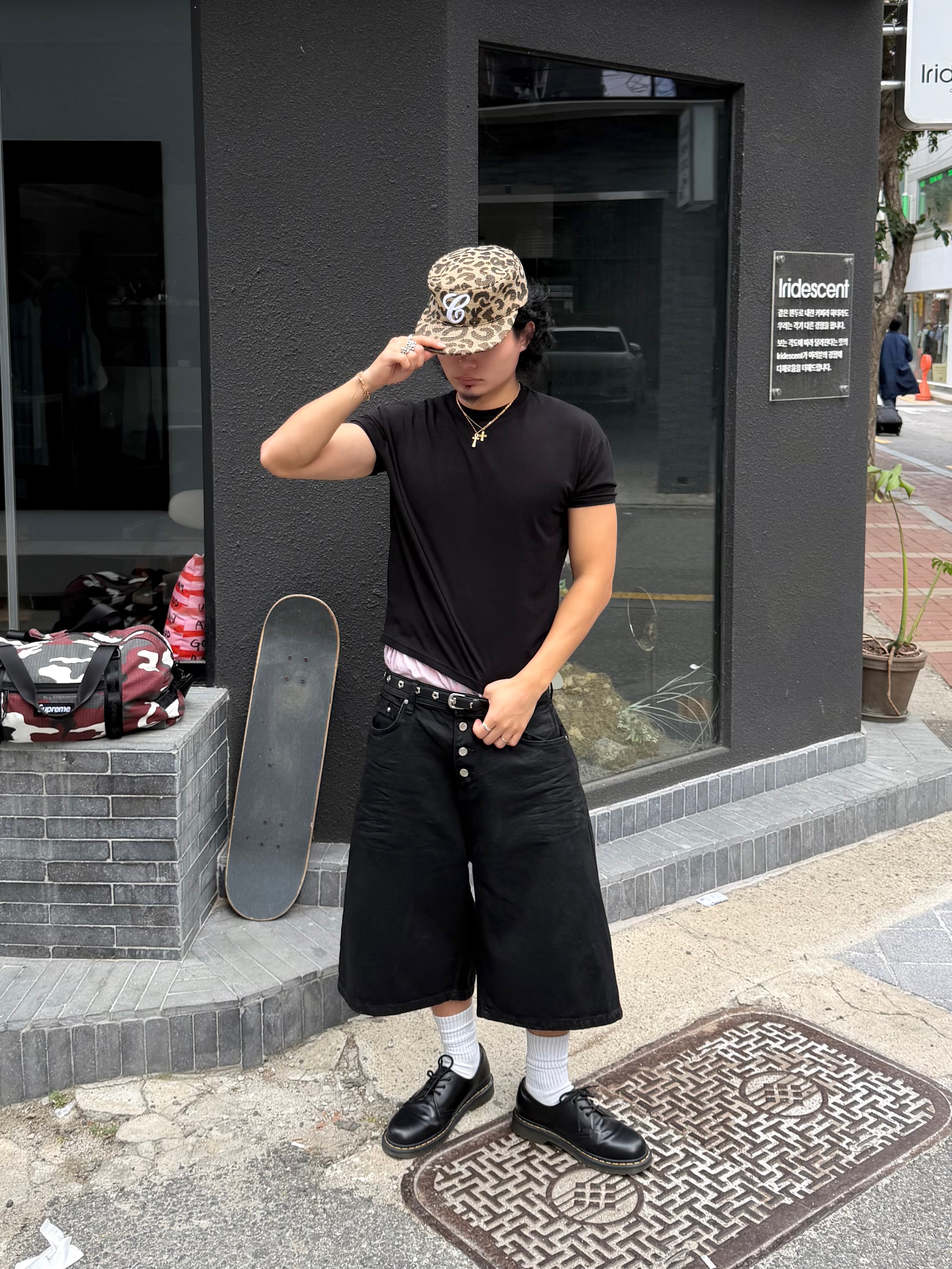 Dr. Martens 1461 Smooth Black, Supreme Duffle Bag Red Camo - 26SS 착용 스타일 - 1