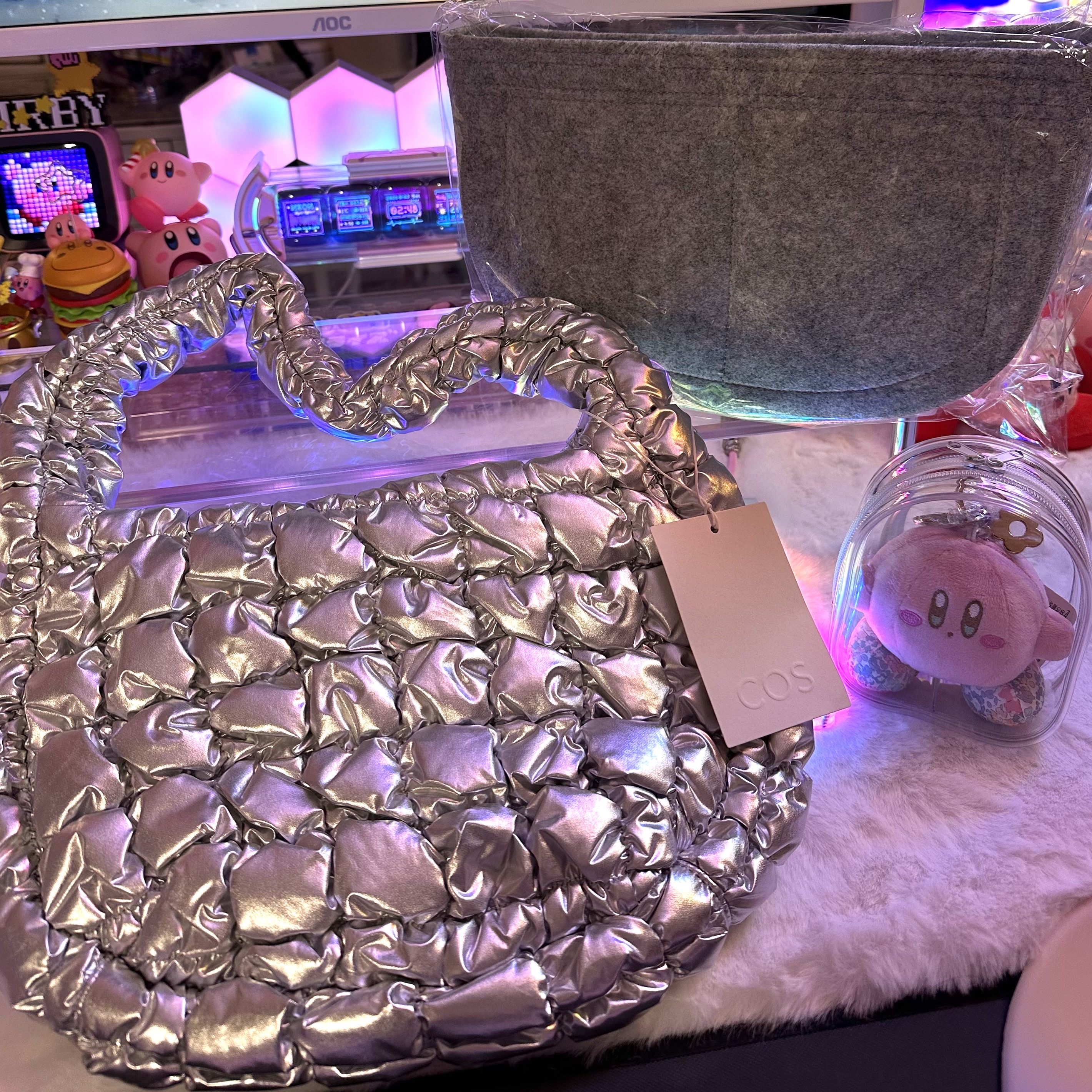 COS Quilted Mini Bag Silver 착용 스타일 - 1