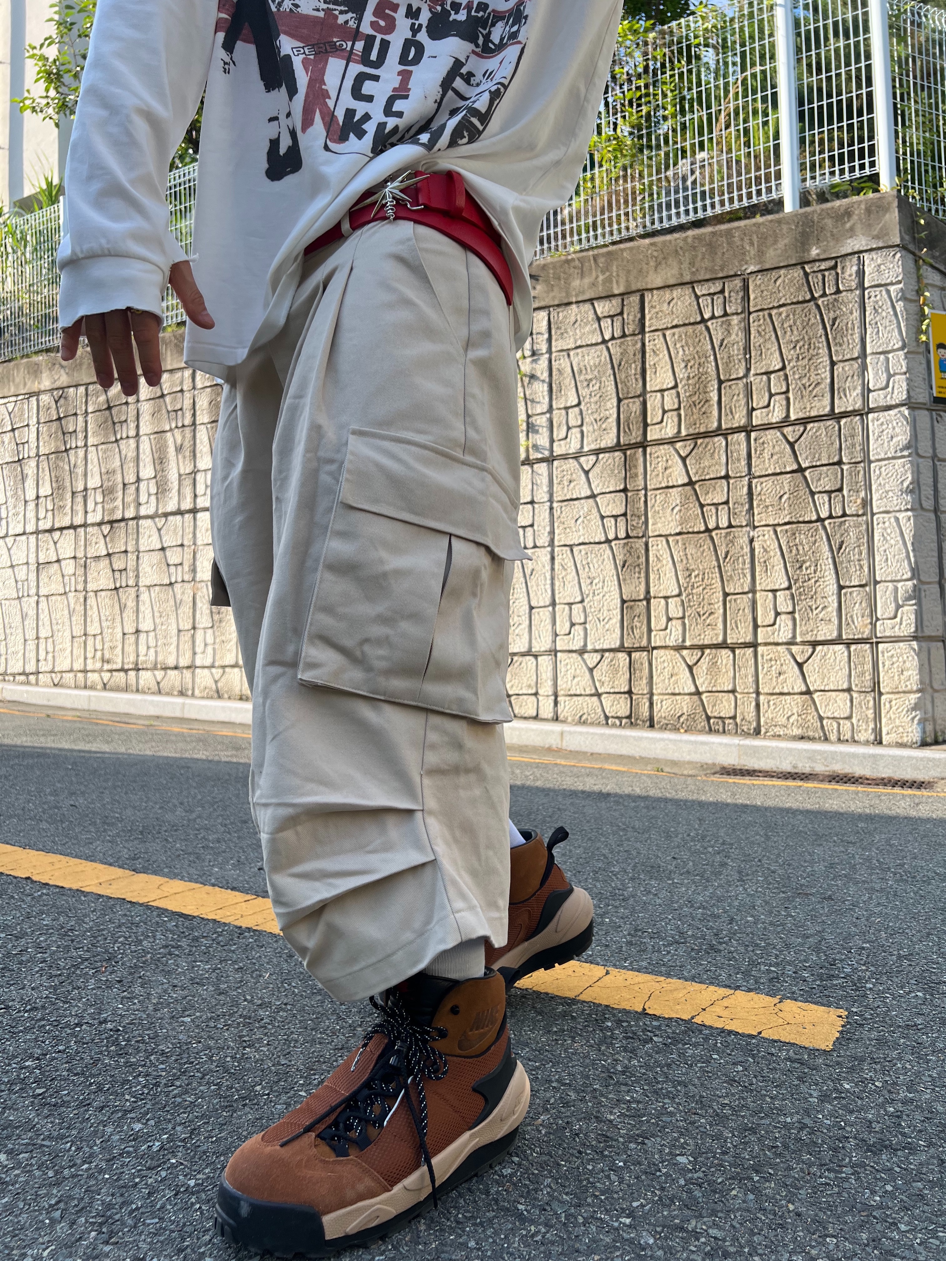 qAp 5-1 Long Sleeve T-Shirt Cream, Nike x Sacai Magmascape SP Pecan 착용 스타일 - 5