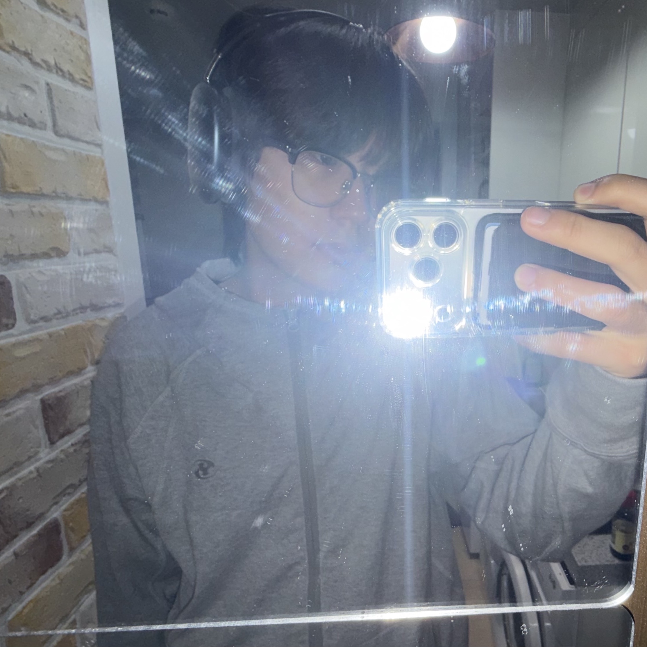 Sansan Gear Sling Zip-Up Hoodie Melange Grey 착용 스타일
