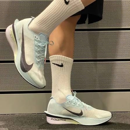 (W) Nike ZoomX Vaporfly Next% 4 Glacier Blue Blue Tint 착용 스타일