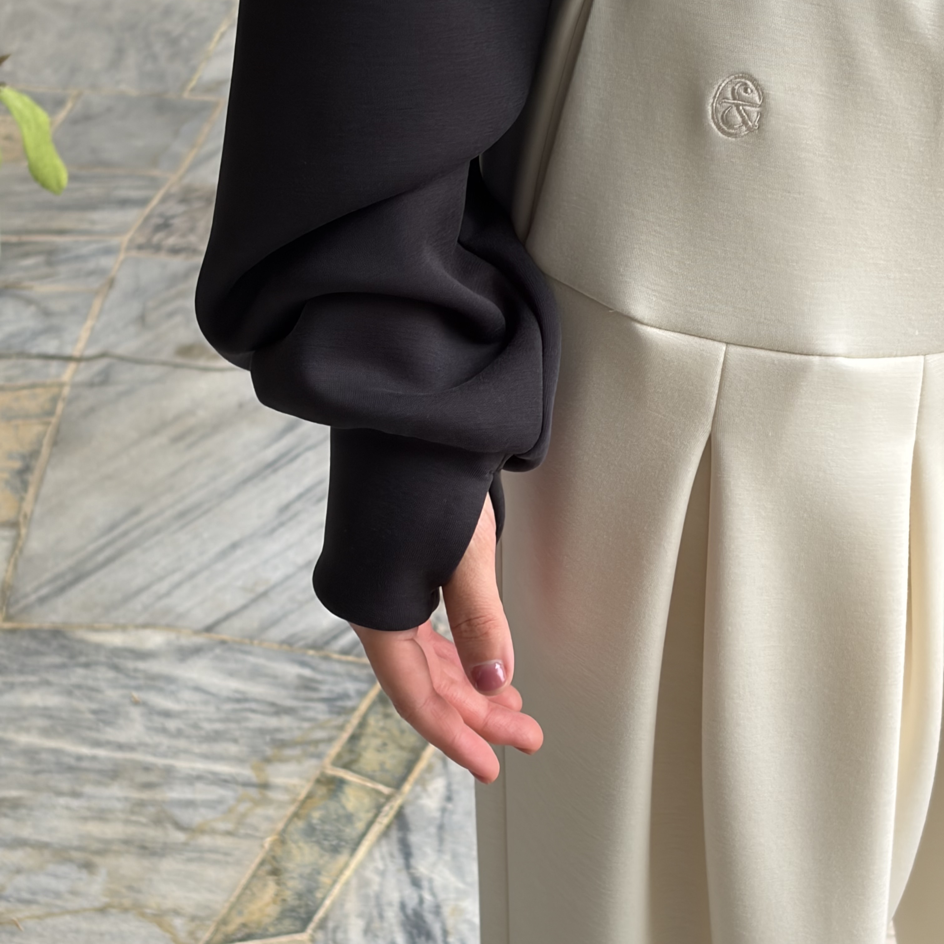 FRONT2LINE New Softy Cropped Hooded Zip-Up, FRONT2LINE New Softy Wide Pintuck Pants 착용 스타일 - 6