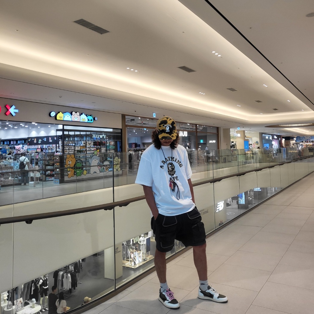 BAPE 1st Camo College Mesh Cap Yellow, Jordan 1 x Travis Scott Retro Low OG SP Reverse Olive 착용 스타일 - 3