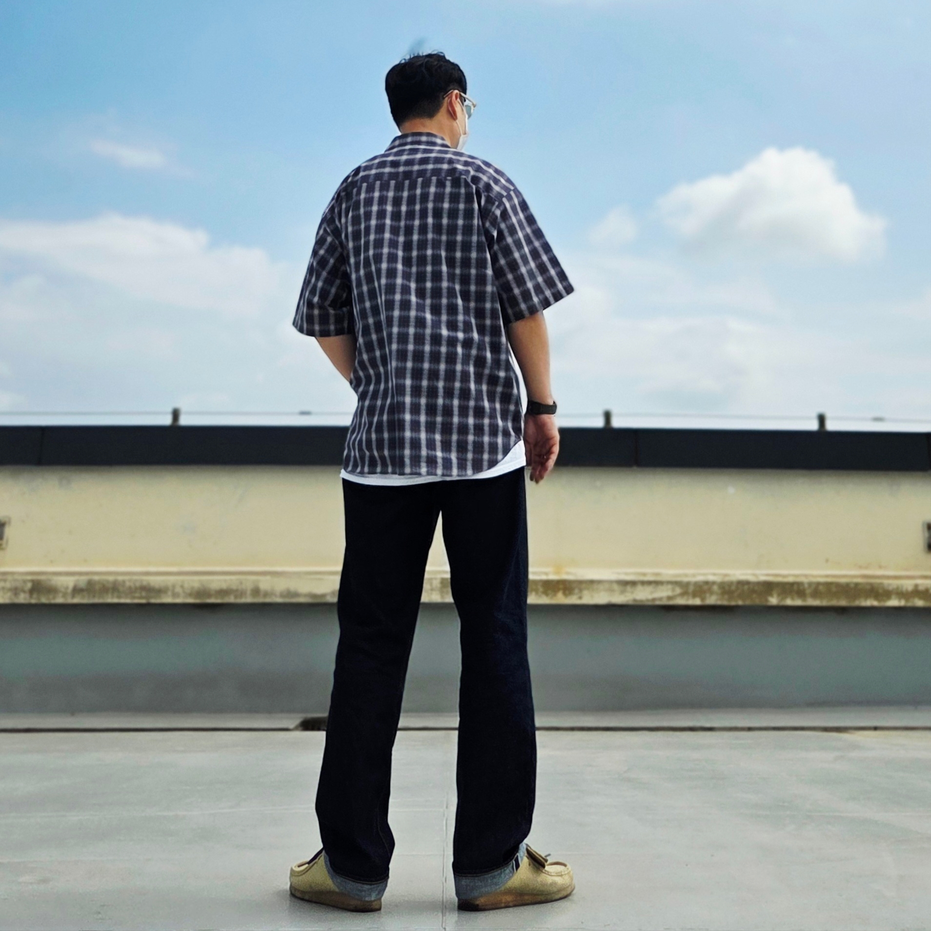 Fullcount 1101W Straight Denim One Wash Indigo Blue, Clarks Wallabee Maple Suede 착용 스타일 - 3