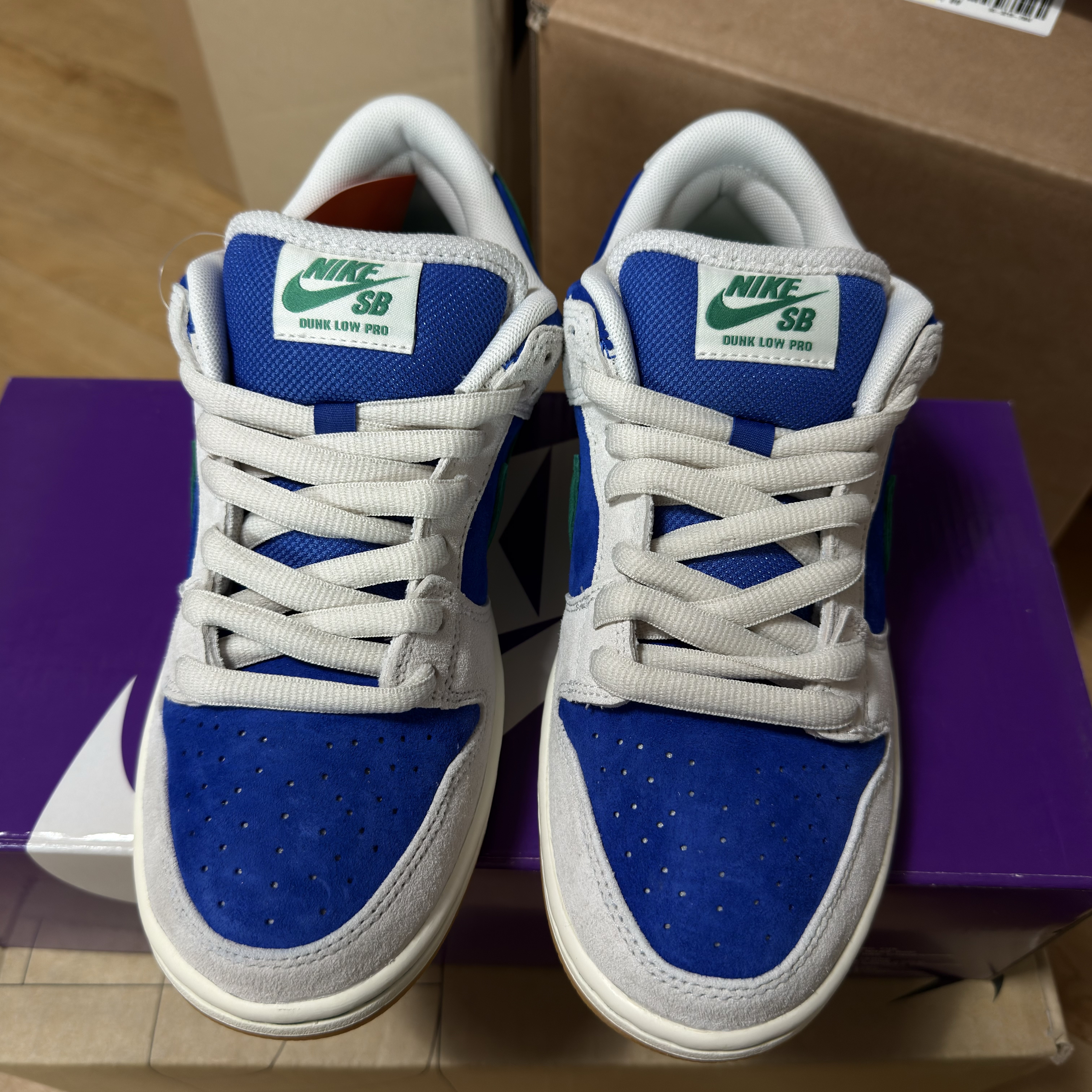 Nike SB Dunk Low Pro Phantom and Hyper Royal 착용 스타일 - 1