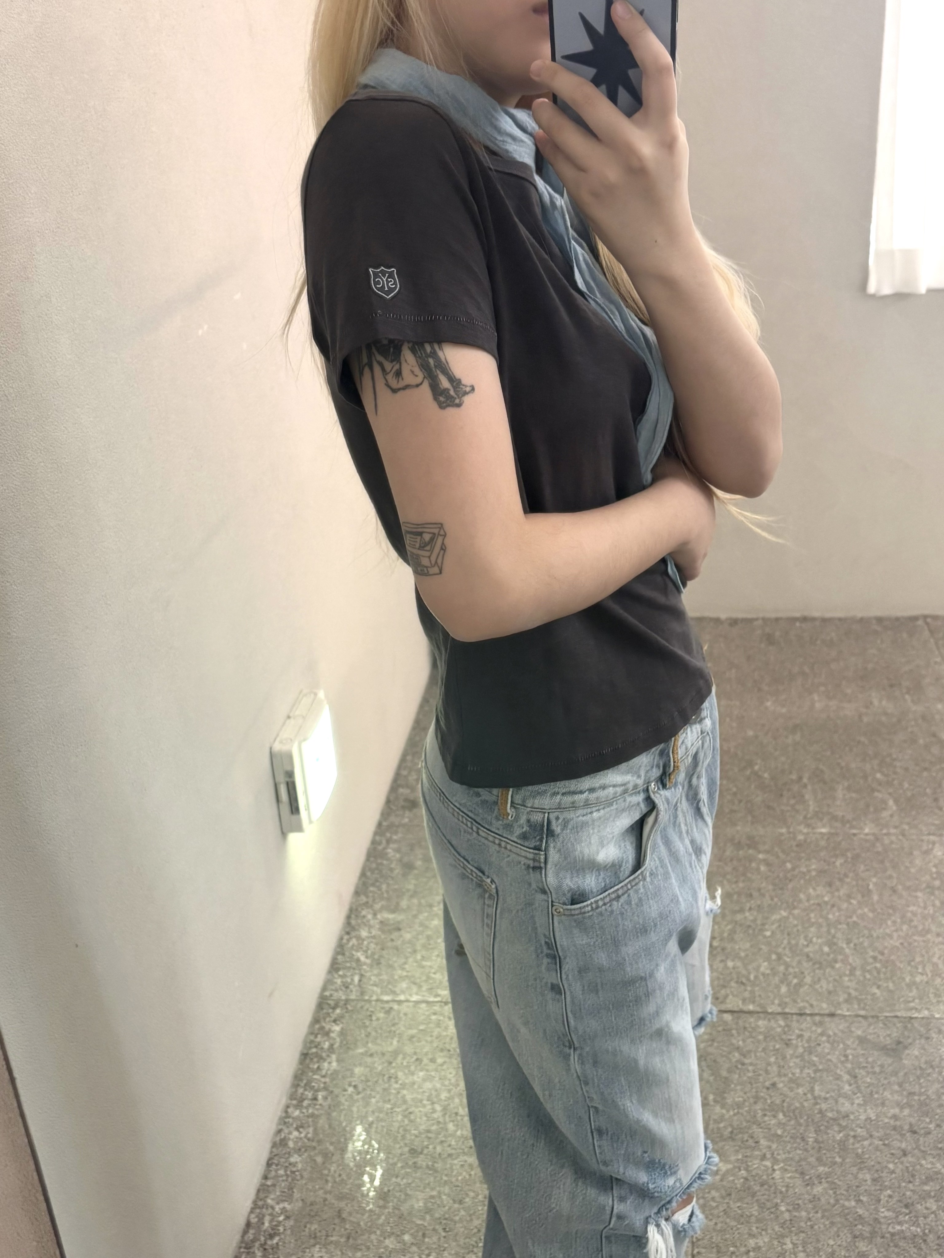 (W) SUNDAY CEREMONY Natural Dyed Basic Slub Tee - Ash Charcoal, SUNDAY CEREMONY Natural Dyed Neckerchief - Ash Indigo 착용 스타일 - 2