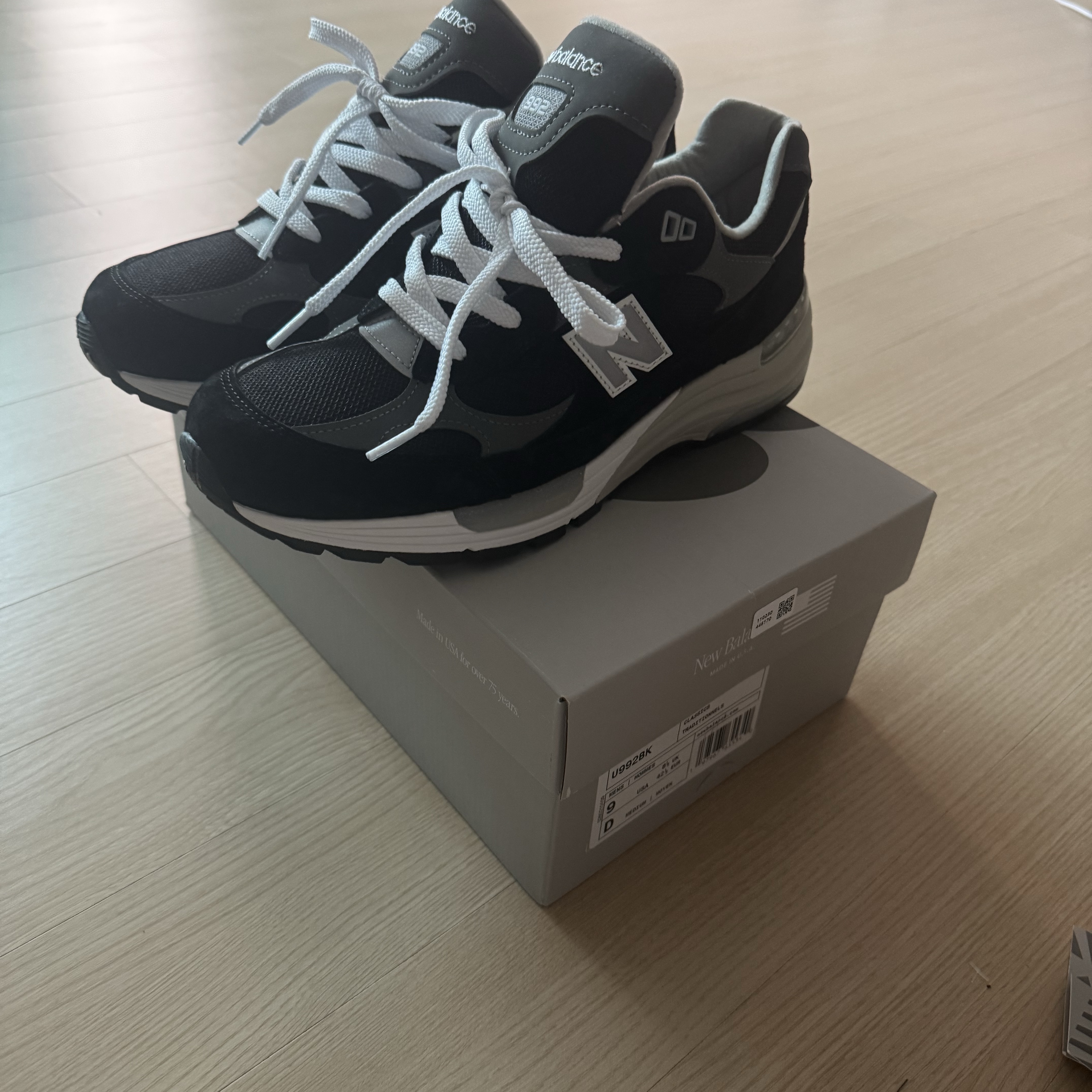 New Balance 992 Made in USA Core Black Grey 착용 스타일 - 5