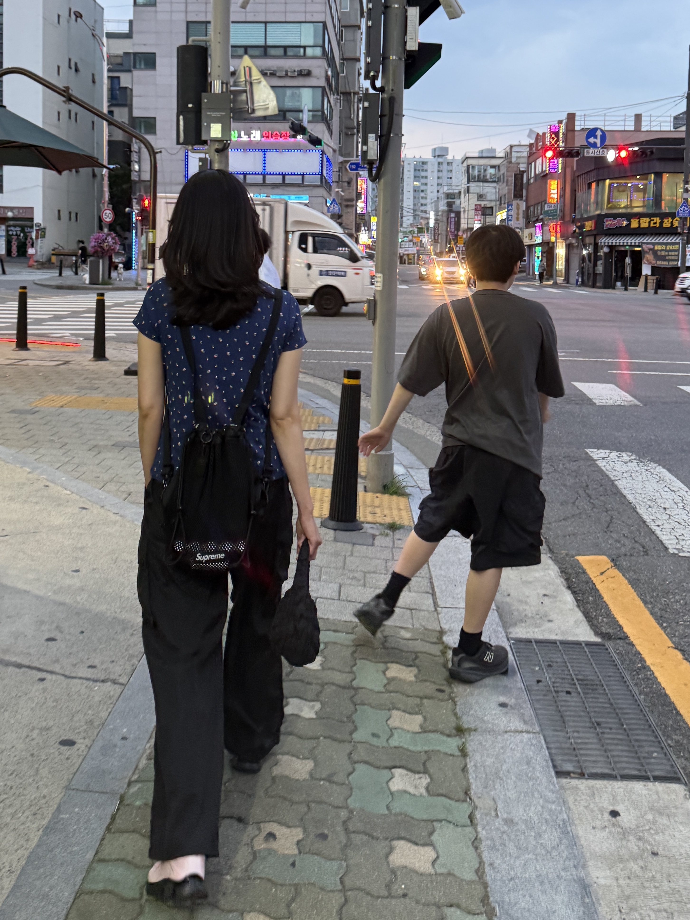 Salomon XT-Whisper Void Icy Pink Black, Supreme Mesh Small Backpack Black - 23SS 착용 스타일 - 4