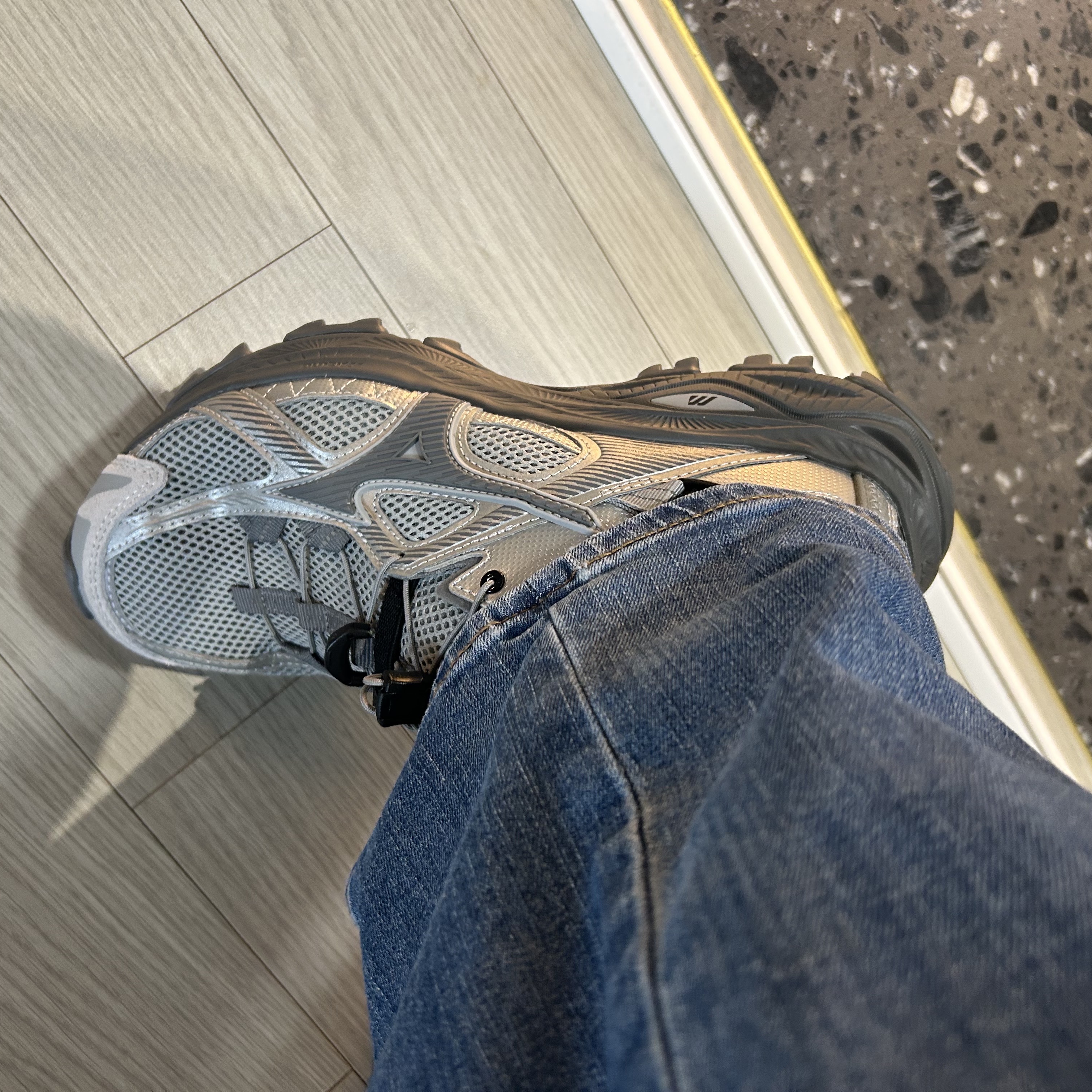 Mizuno Racer Trail SE Silver Grey 착용 스타일 - 3