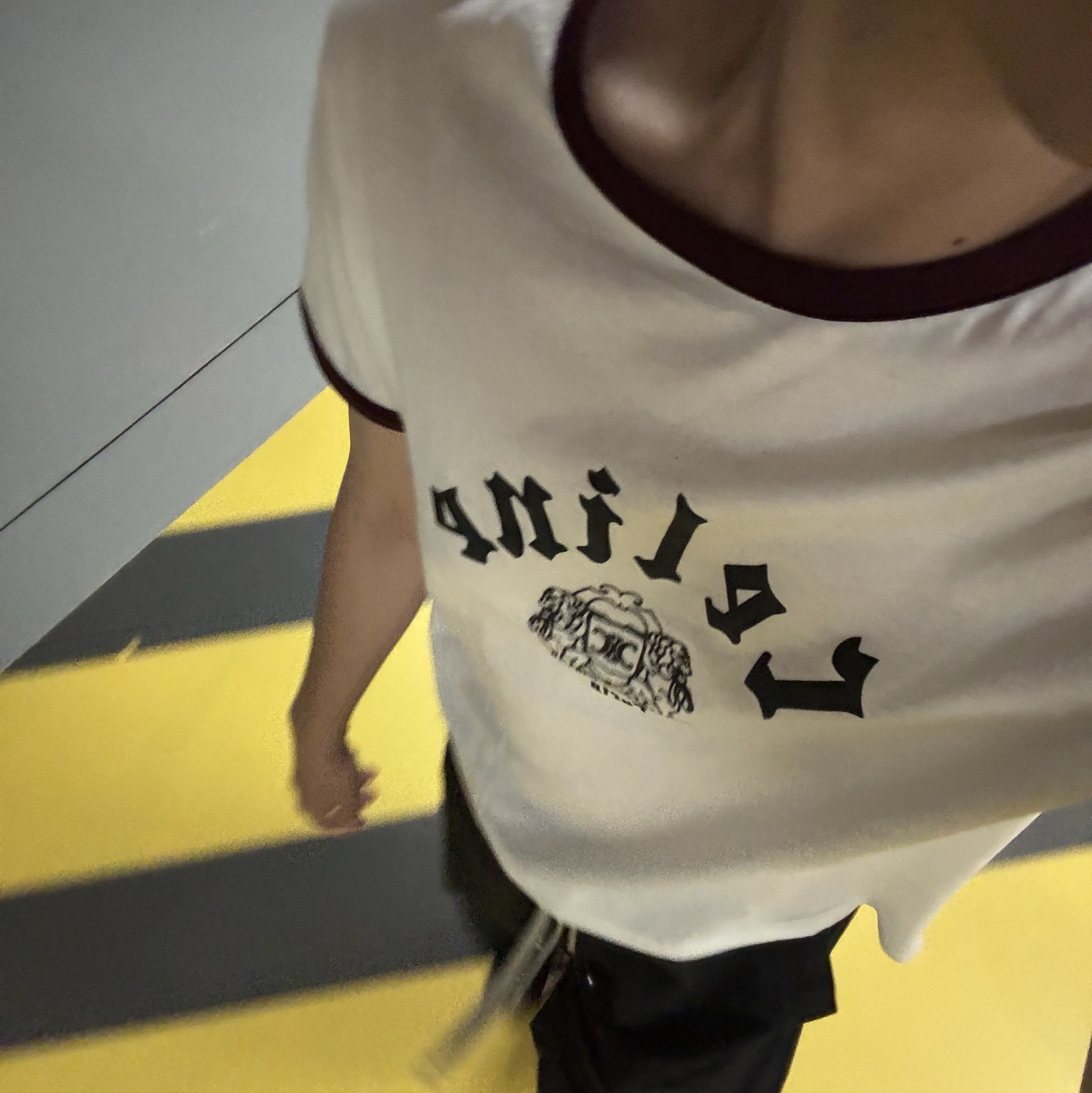 Celine Blason Regular T-Shirt in Cotton Jersey Washed White Bordeaux Cete, Chrome Hearts Wool Beanie Black White 착용 스타일 - 2