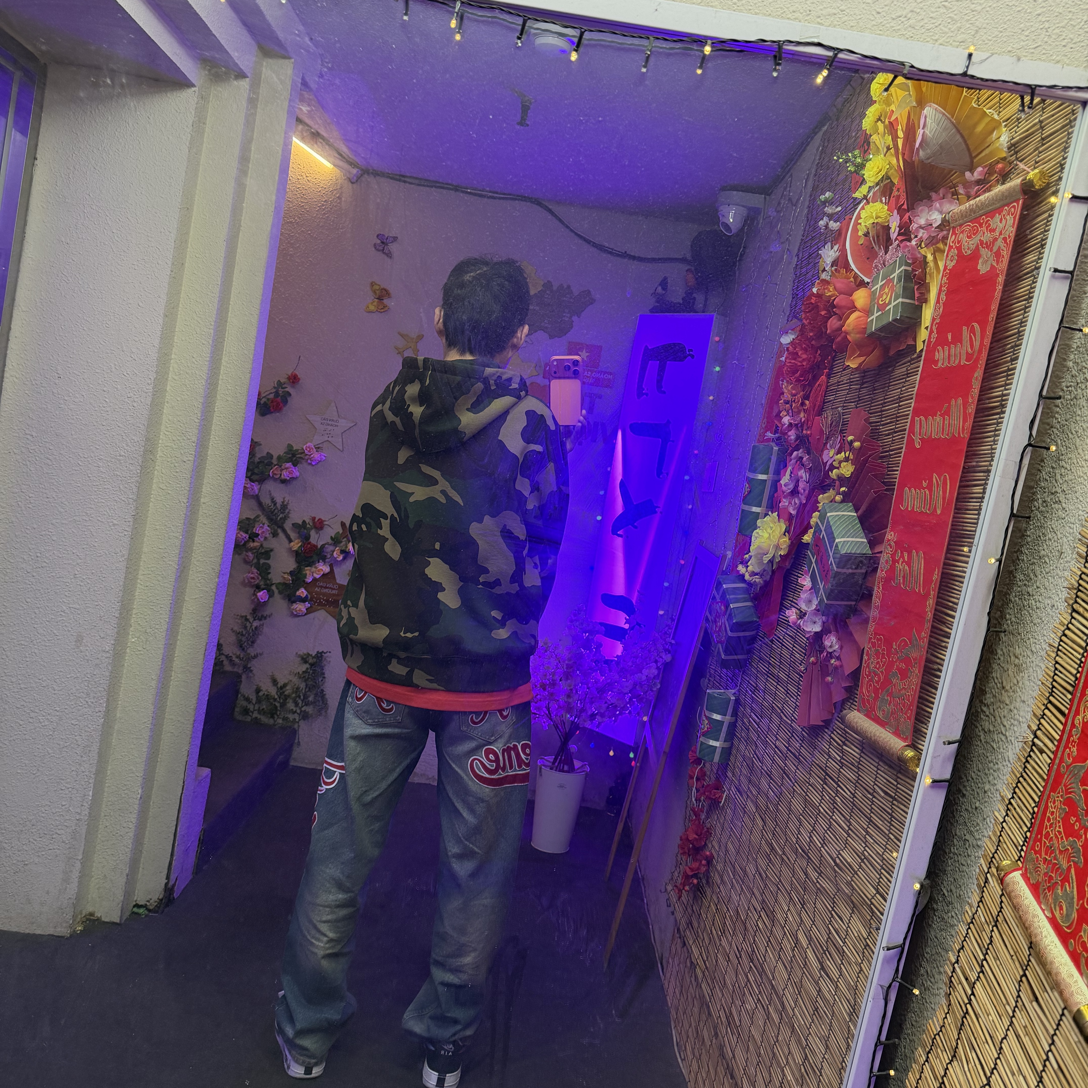 Supreme Mitchell & Ness Atlanta Braves Loose Fit Jean Washed Indigo - 26SS, Supreme Collegiate Applique Zip Up Hooded Sweatshirt Woodland Camo - 25FW 착용 스타일 - 3