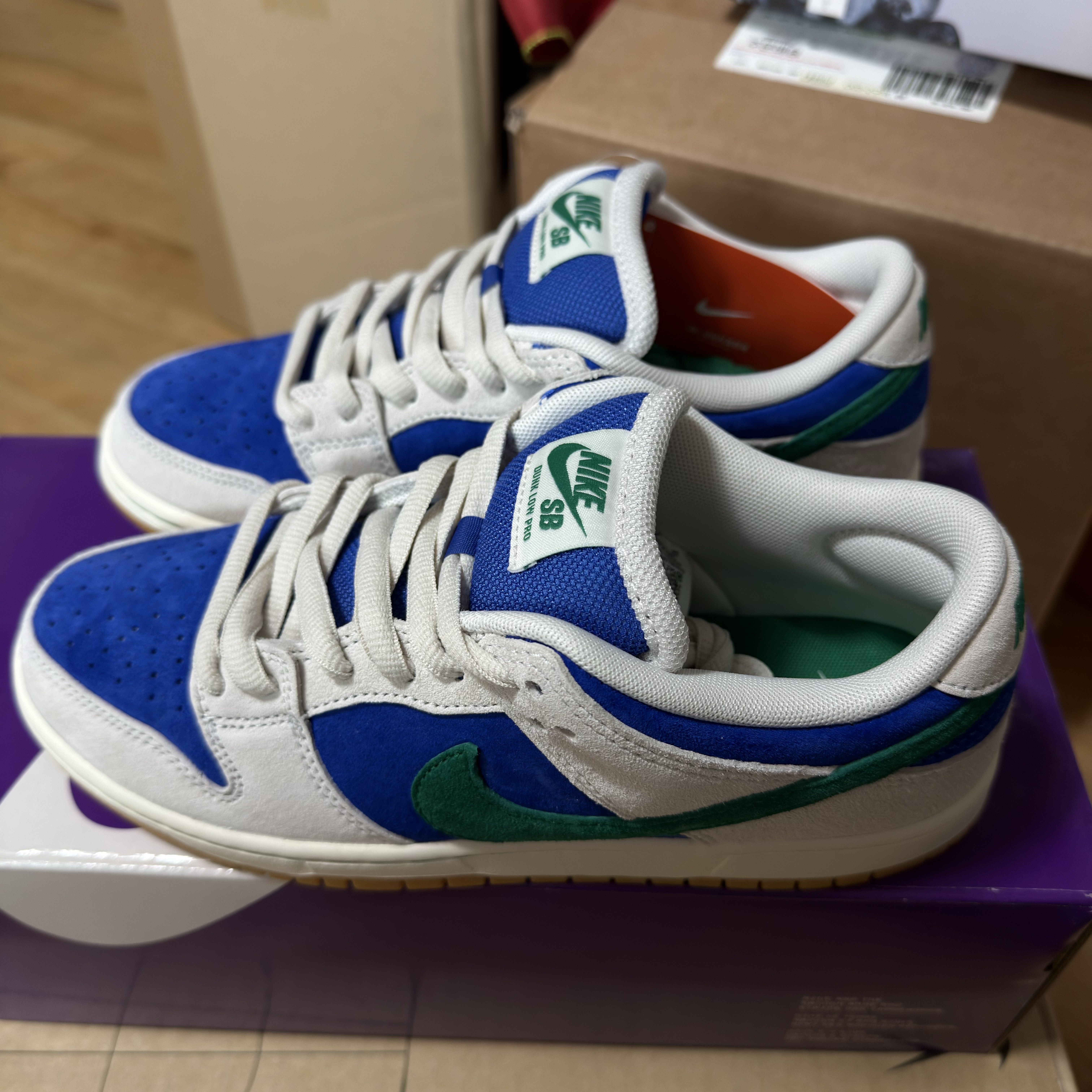 Nike SB Dunk Low Pro Phantom and Hyper Royal 착용 스타일 - 2