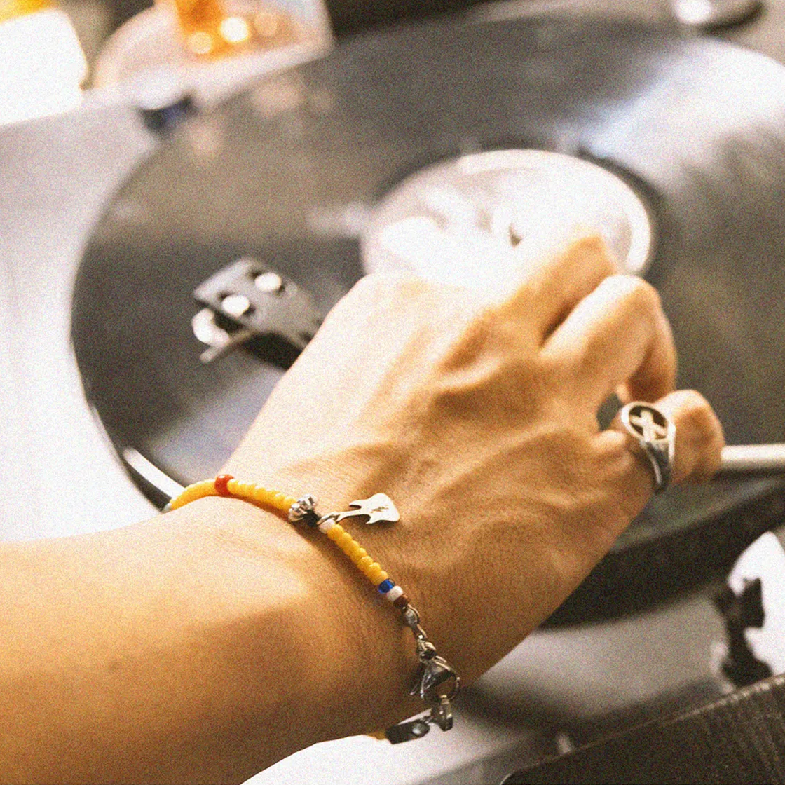 어센틱모즈 Atcm 포스터 팔찌  옐로우(Authentic Mods ATCM poster bracelet yellow) - 2