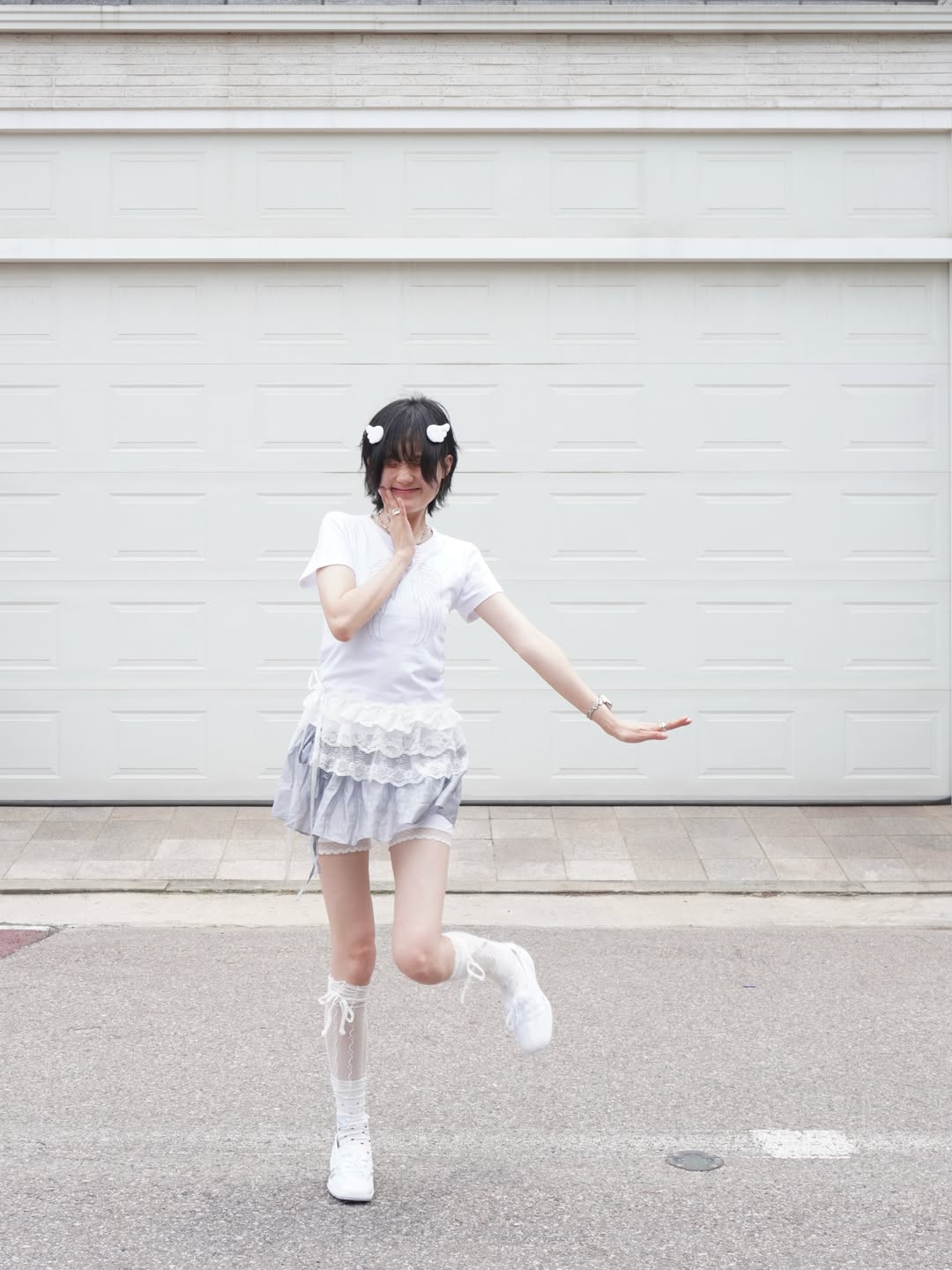 Rosefrantz Sparkle Angel Wing T-shirt [White] 착용 스타일 - 5