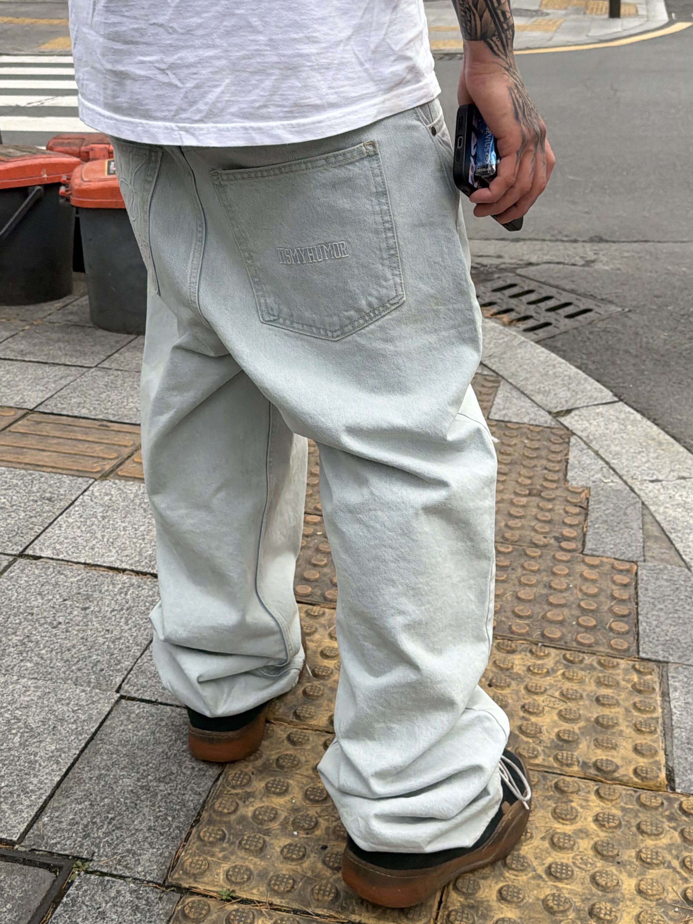 ITSMYHUMOR Cheese Patch Baggy Pants Ice Blue, ERL Vamp Skate Shoe Pirate Black 착용 스타일