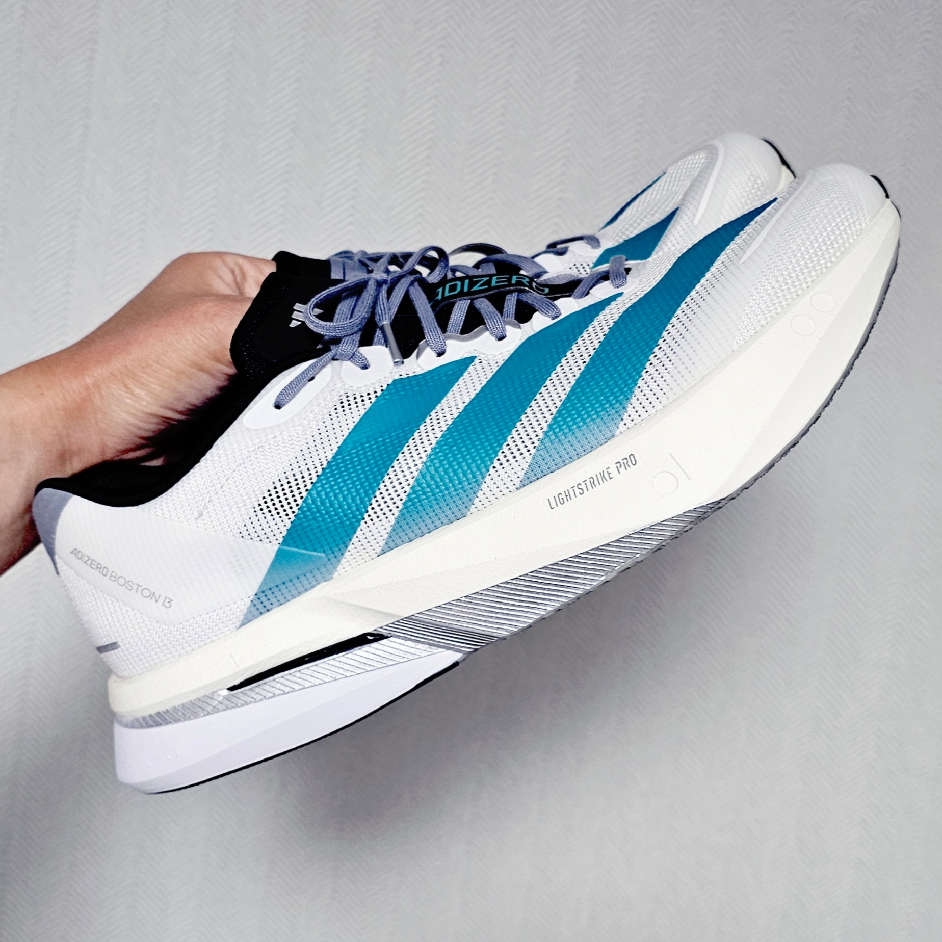 Adidas Adizero Boston 13 Cloud White Pure Teal 착용 스타일