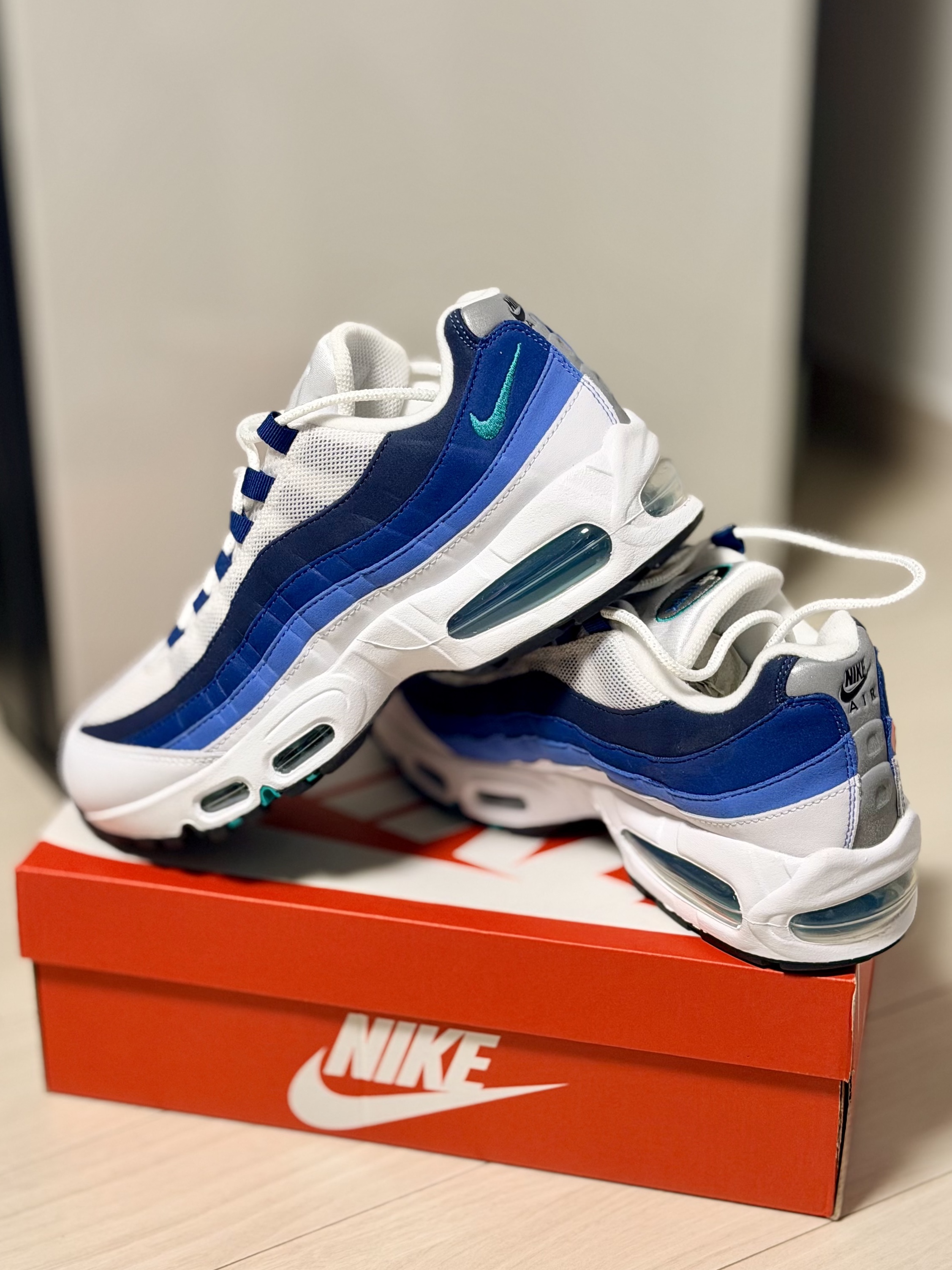 Nike Air Max 95 Big Bubble White Emerald Green 착용 스타일