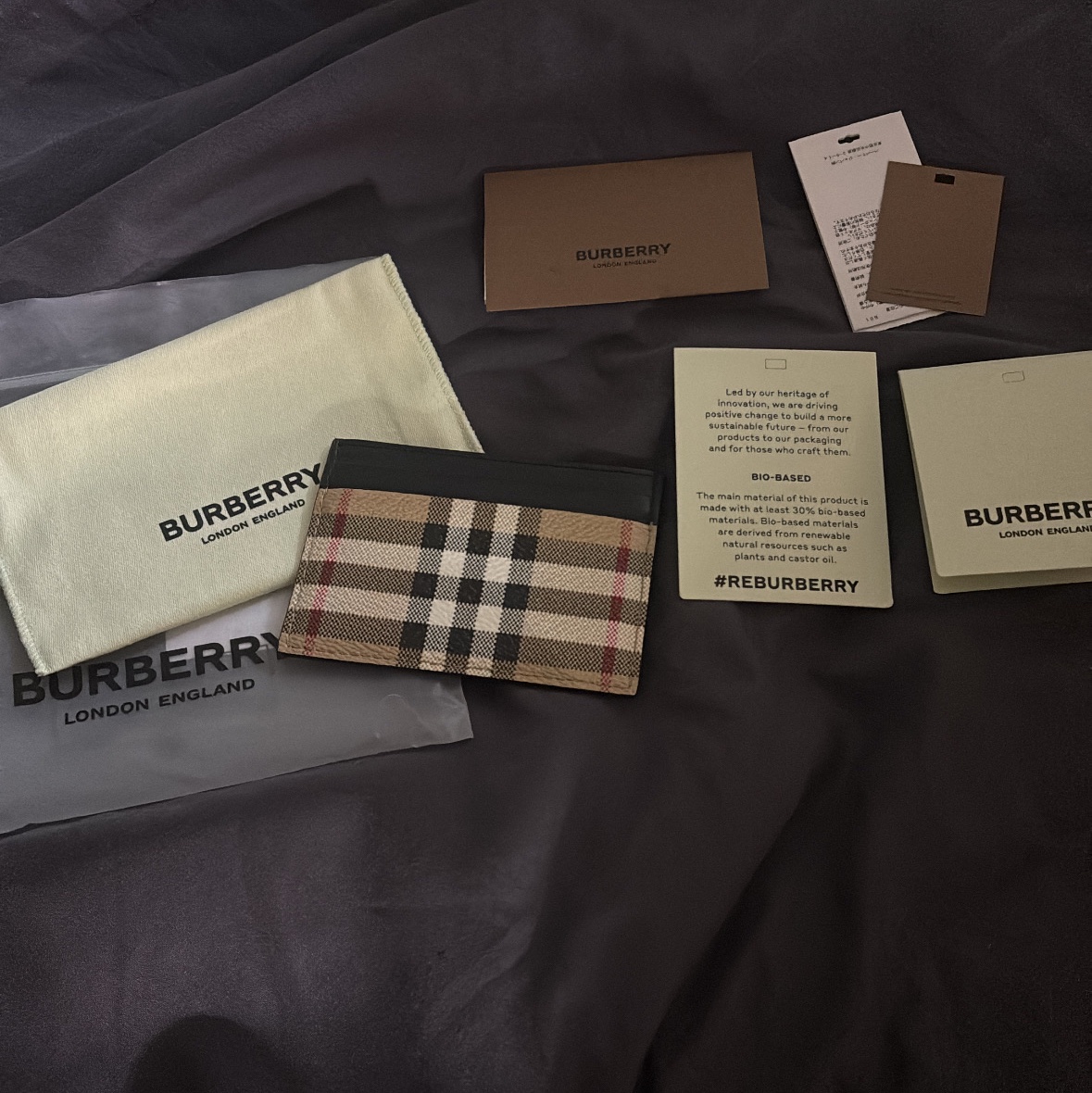 Burberry Check and Leather Card Case Archive Beige 착용 스타일