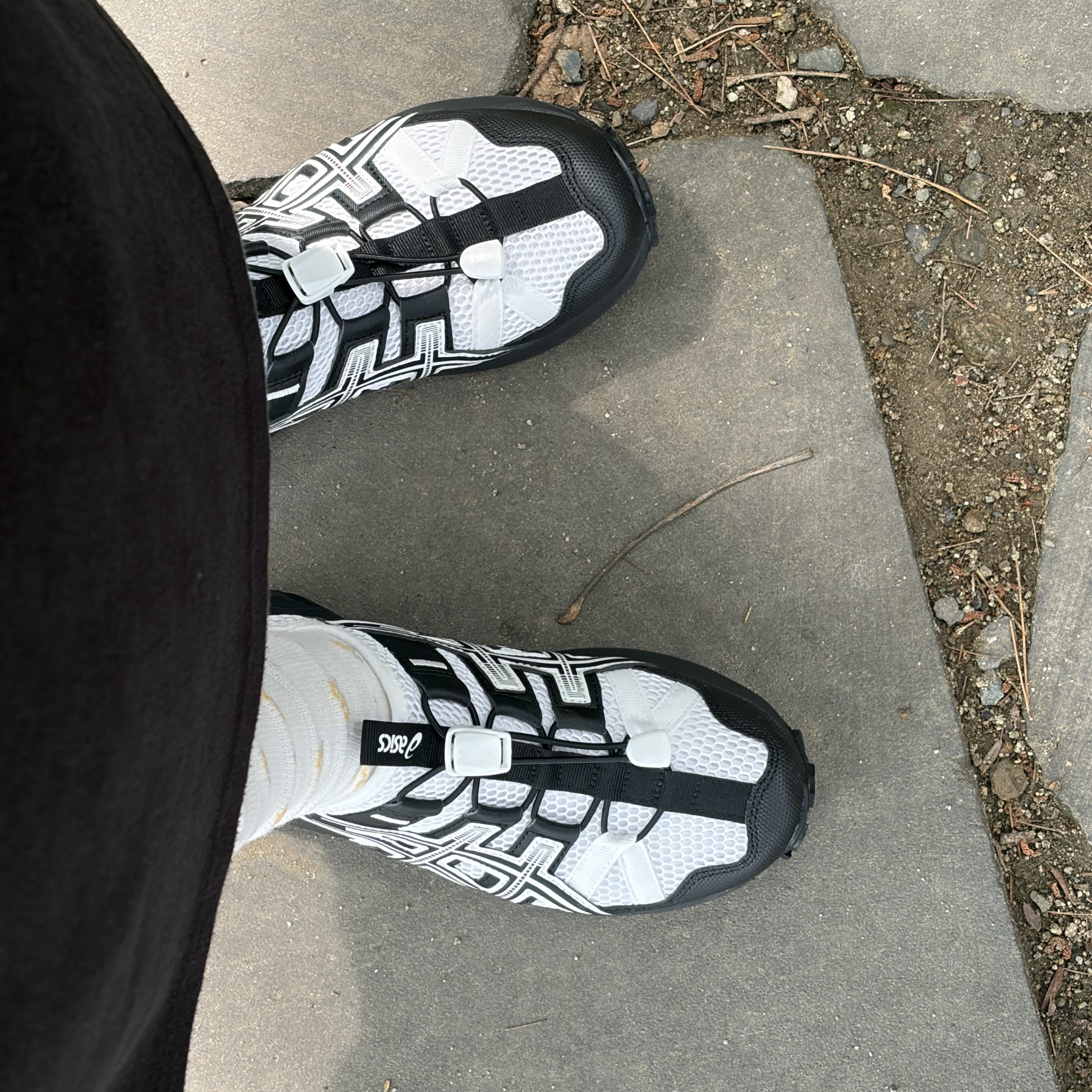 Asics Gel-Sonoma TR Trail Outdoor White Black 착용 스타일