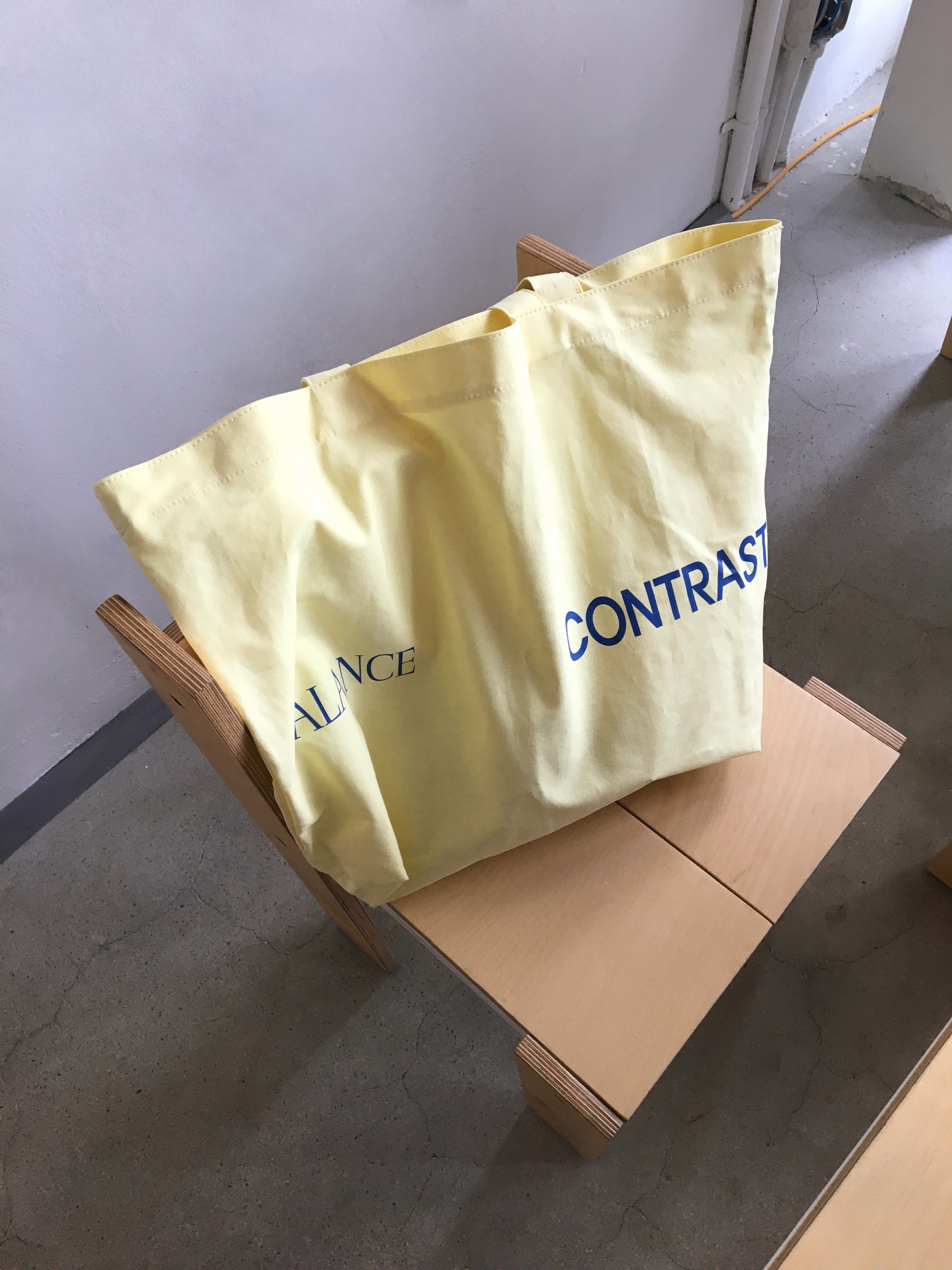 noun Easeful Tote Bag Lemon 착용 스타일 - 4
