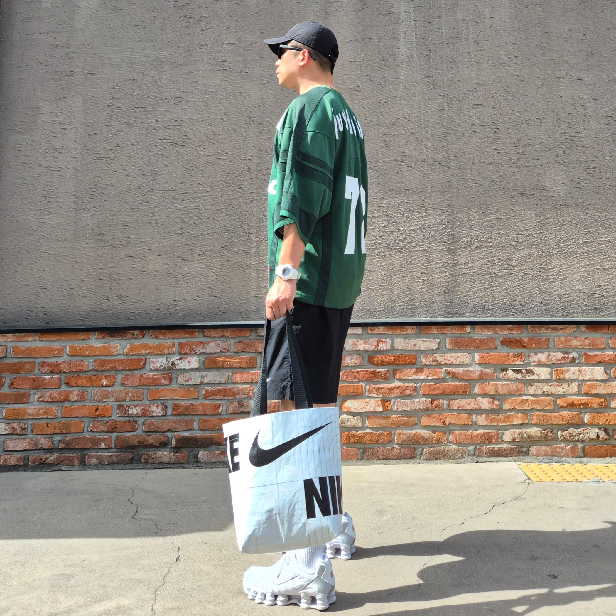 Nike Shox TL Metallic Silver, Nike Solo Swoosh Woven Shorts Black - Asia 착용 스타일 - 3