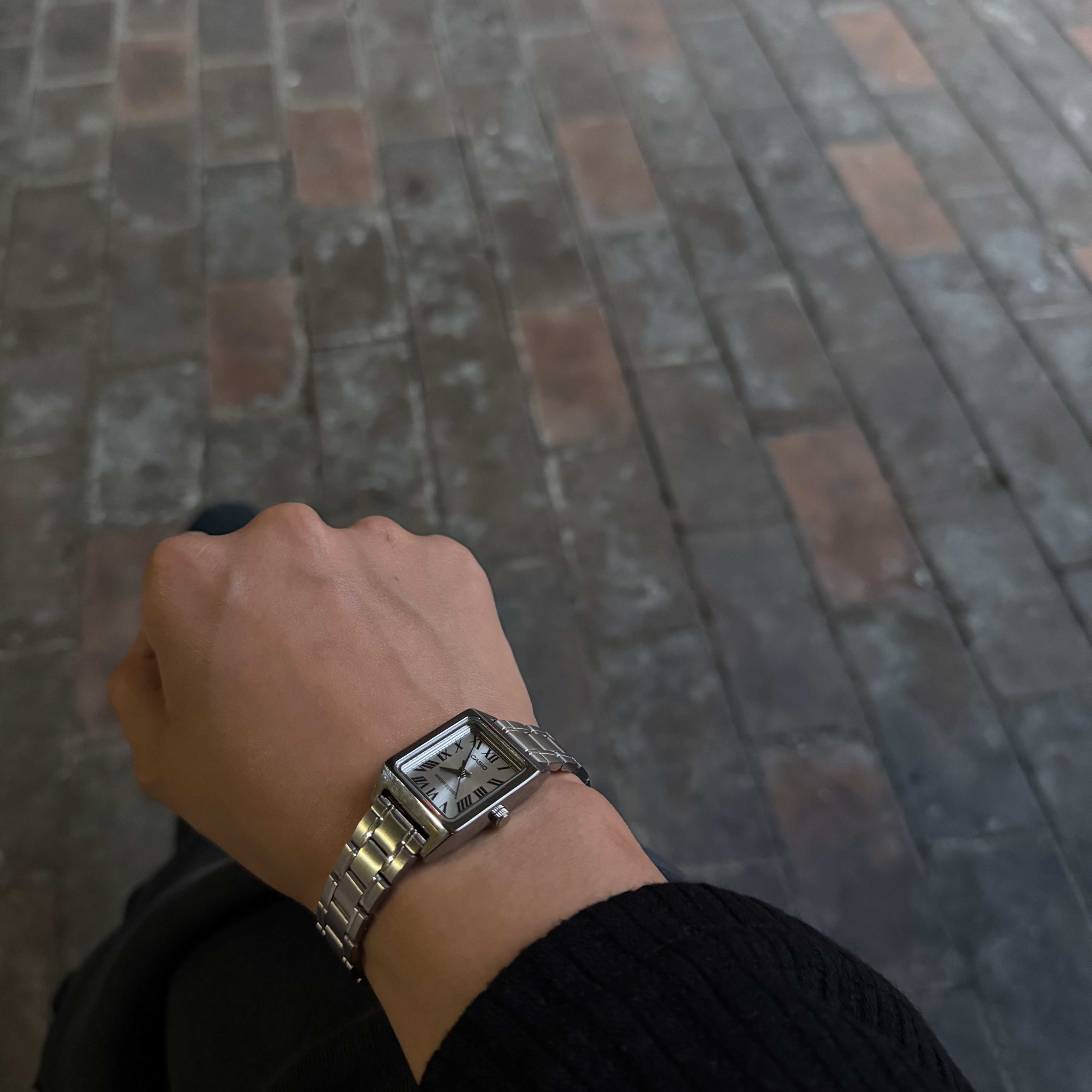 Casio LTP-V007D-7B 착용 스타일