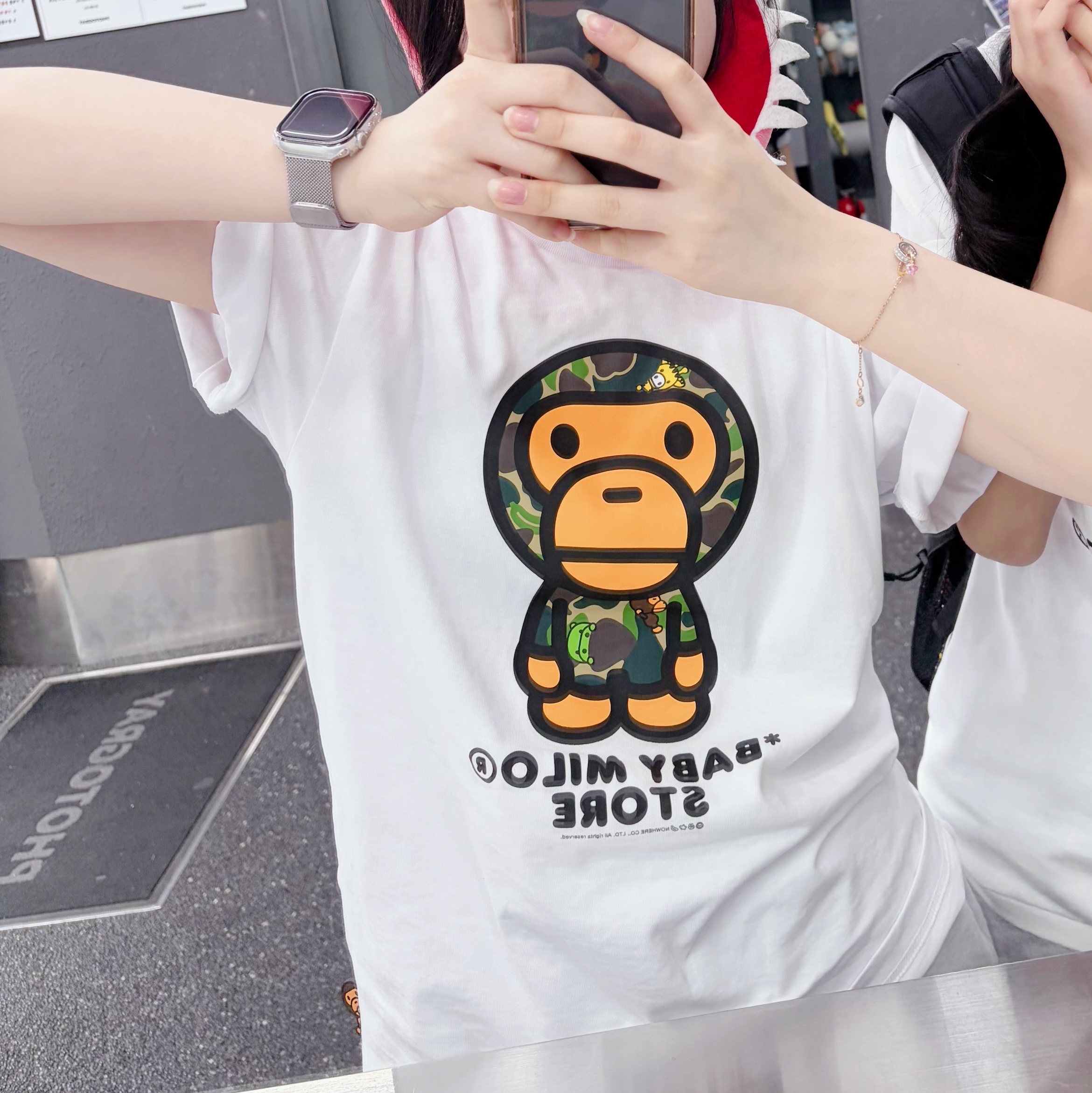 (W) BAPE Milo Regular Fit T-Shirt White 착용 스타일