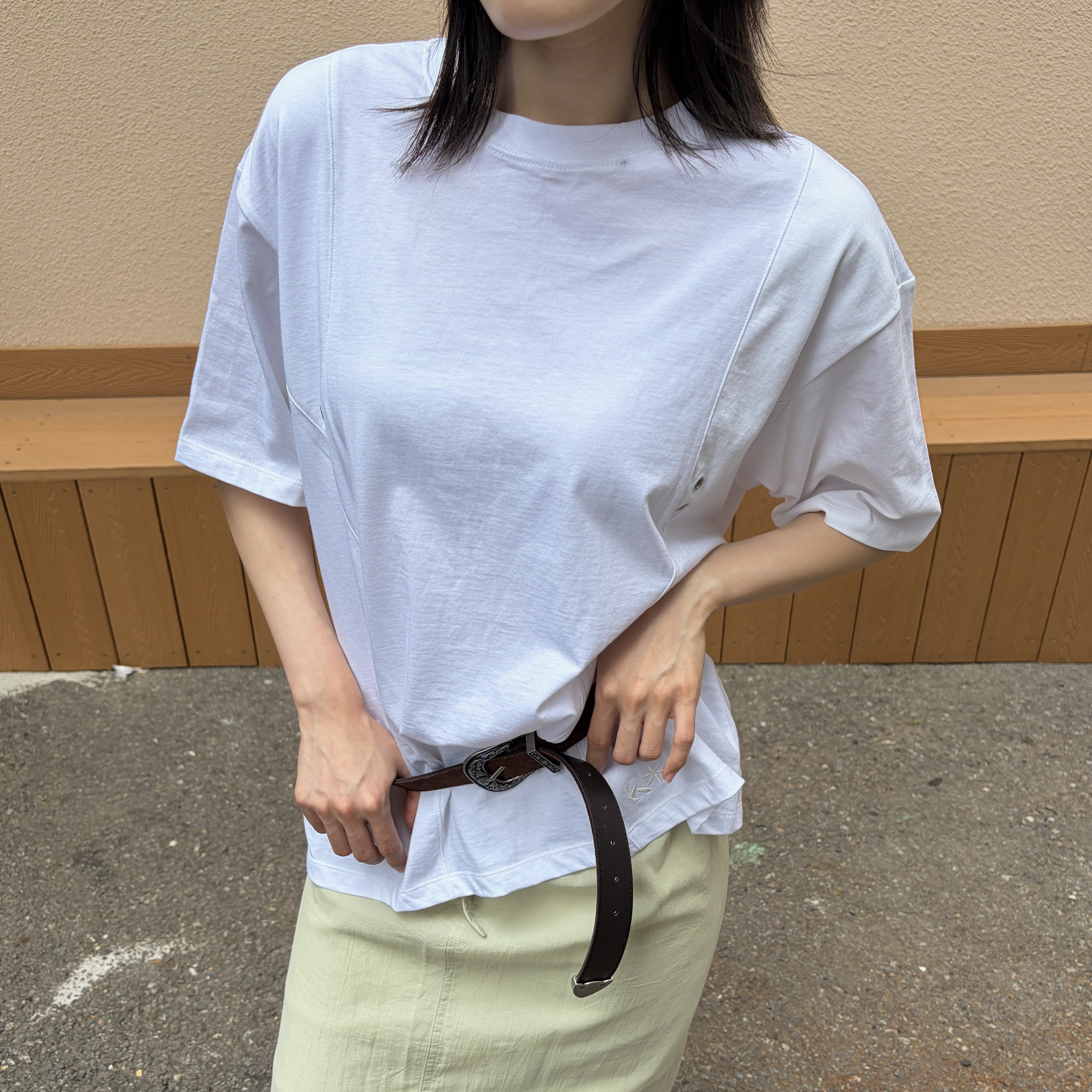Riomeu Curved Incision Washed Short Sleeve T-shirt White 착용 스타일 - 3