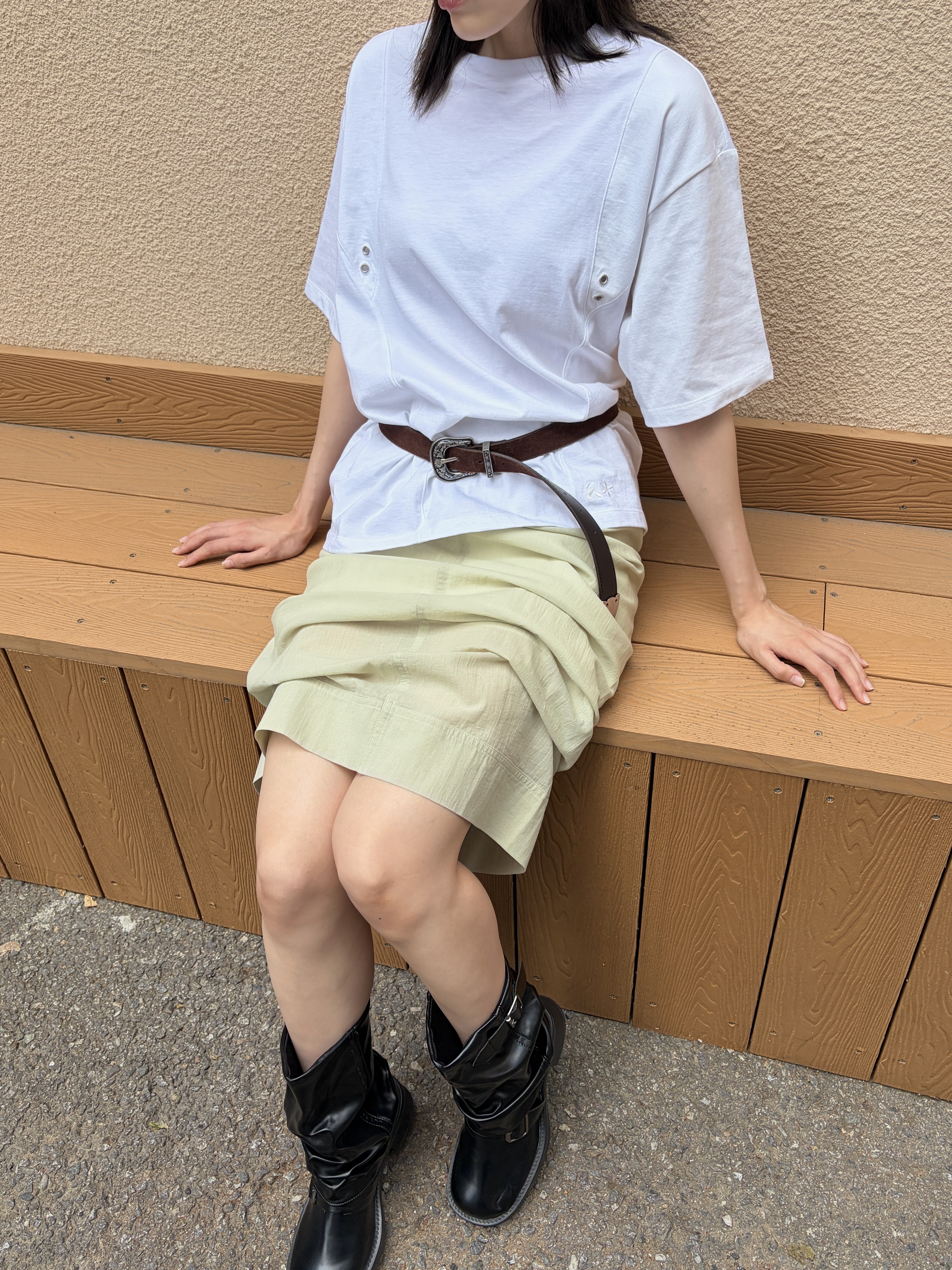 Riomeu Curved Incision Washed Short Sleeve T-shirt White 착용 스타일 - 4