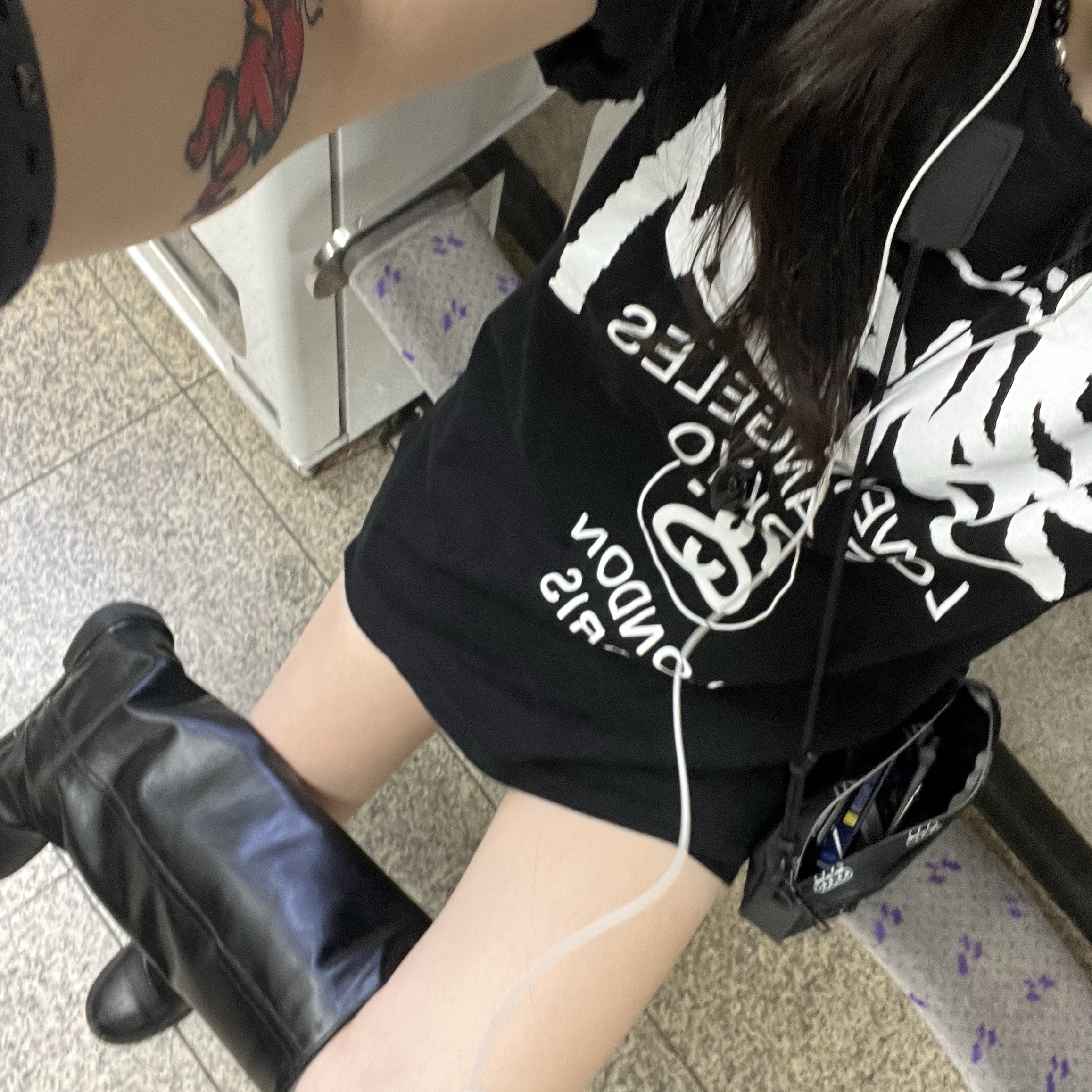[KREAM 단독] Safarispot 1/2 Basic Safari T-Shirt Black, Thug Club Back T-Shirt Slim Black 착용 스타일 - 4