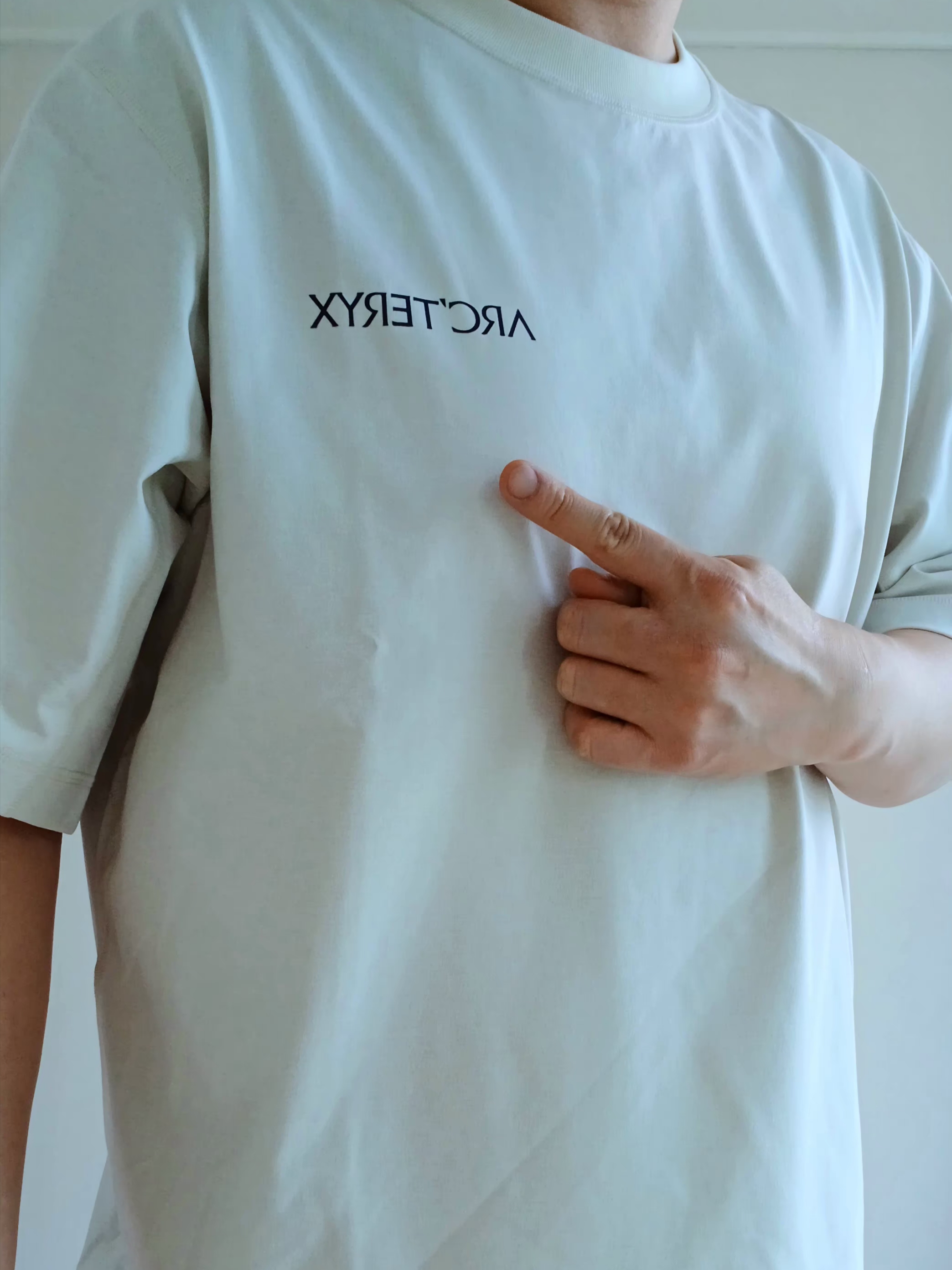 Arc'teryx Envoy Grand Wall SS T-Shirt Sea Salt, Arc'teryx Gamma Quick Dry Shorts 9 Inch Habitat 착용 스타일 - 2