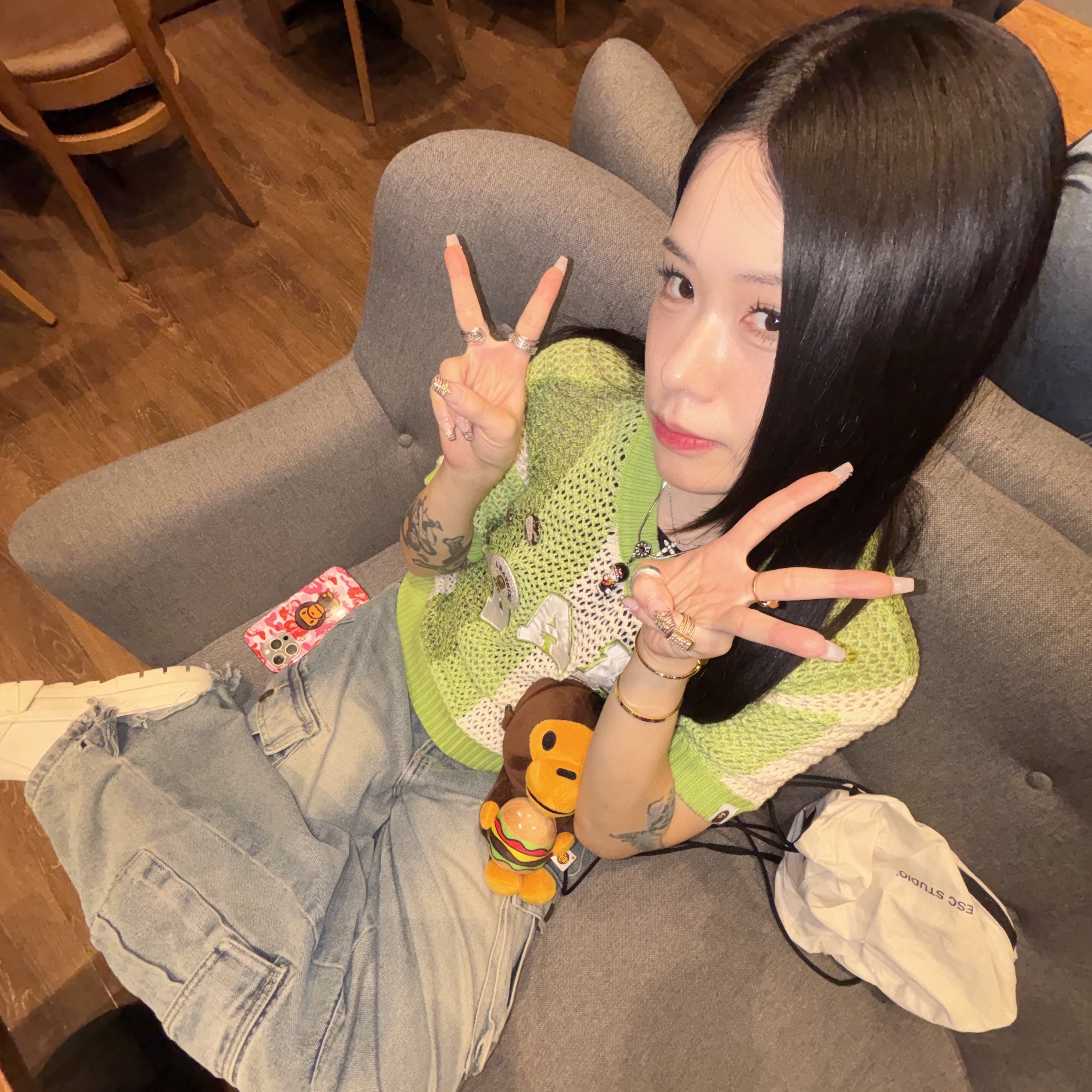 (W) BAPE Crochet Oversized T-Shirt Yellow, BAPE Baby Milo Mobile Bag 1 Brown 착용 스타일 - 1