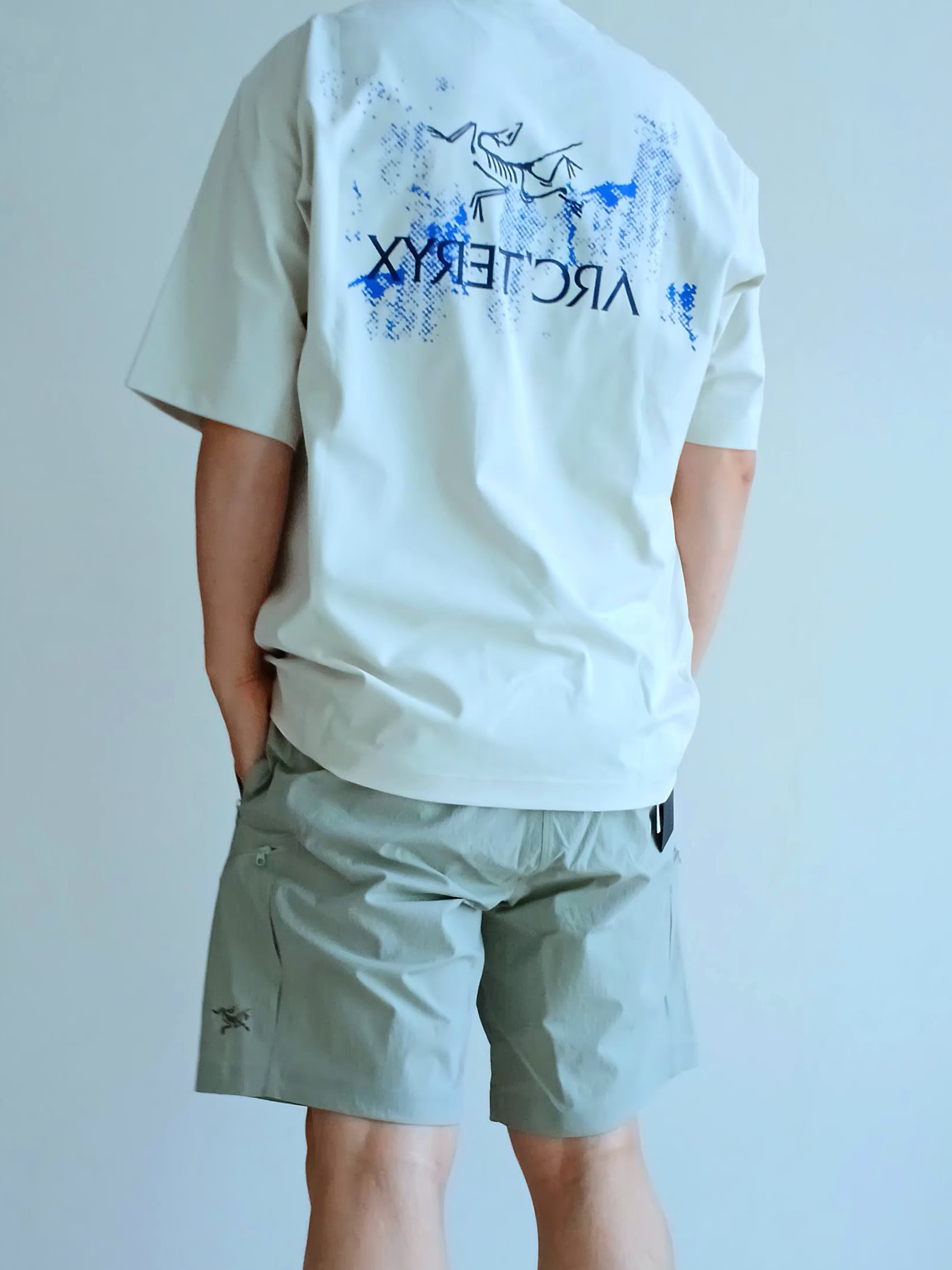 Arc'teryx Envoy Grand Wall SS T-Shirt Sea Salt, Arc'teryx Gamma Quick Dry Shorts 9 Inch Habitat 착용 스타일 - 1