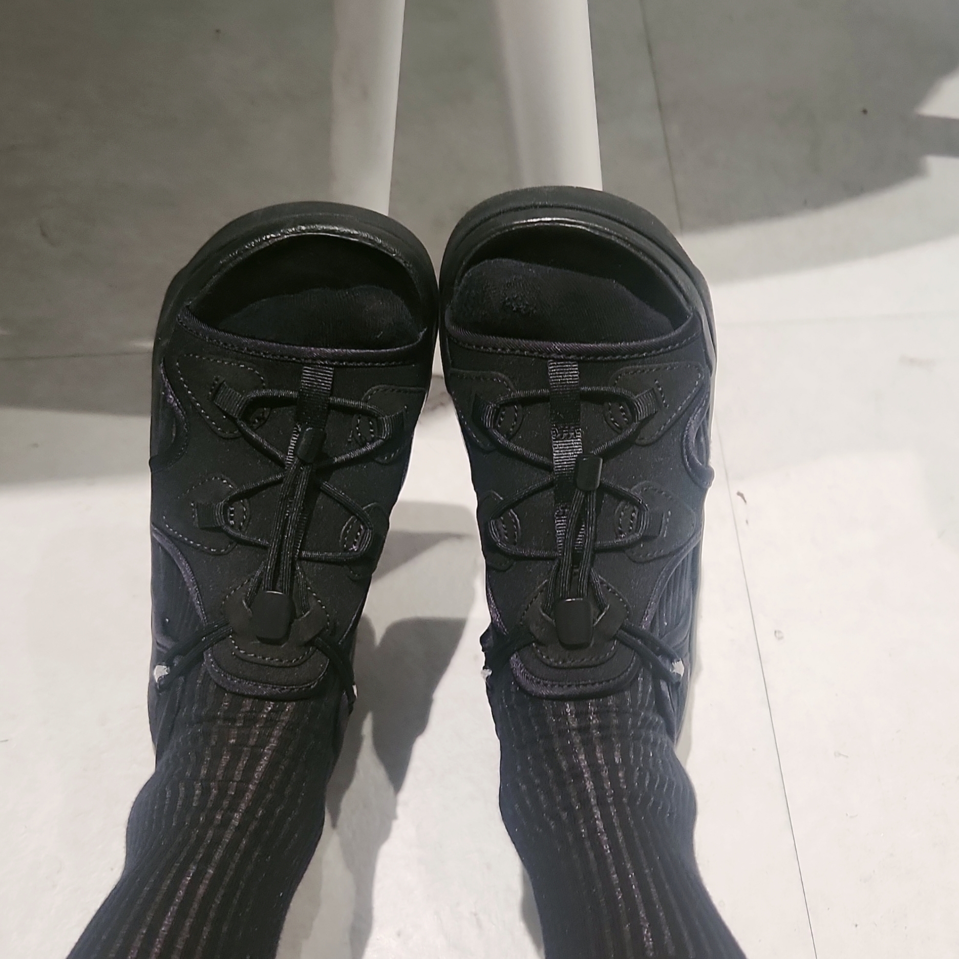 (W) Nike Air Max Koko Sandal Black 착용 스타일 - 3