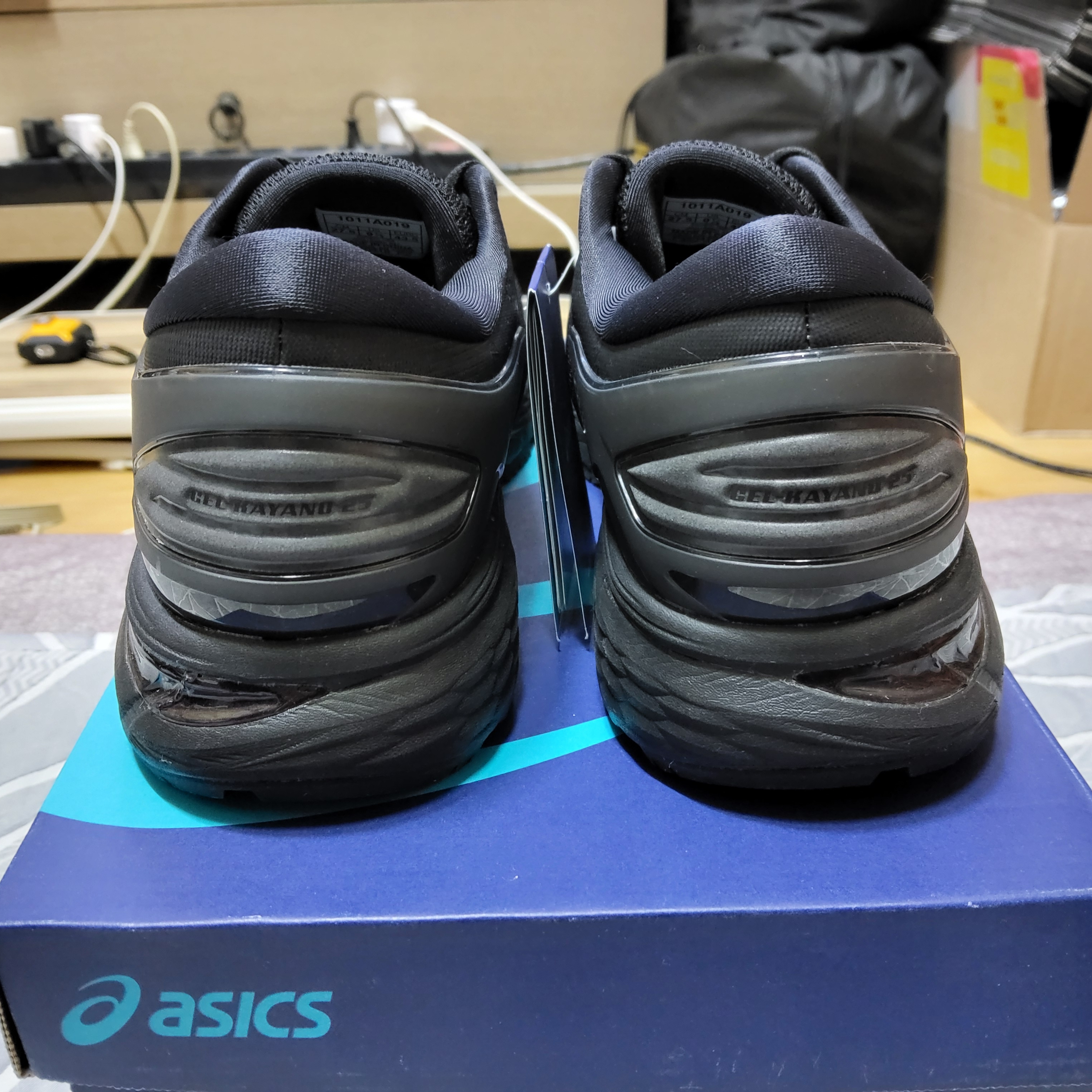Asics Gel-Kayano 25 Glacier Grey 착용 스타일 - 5
