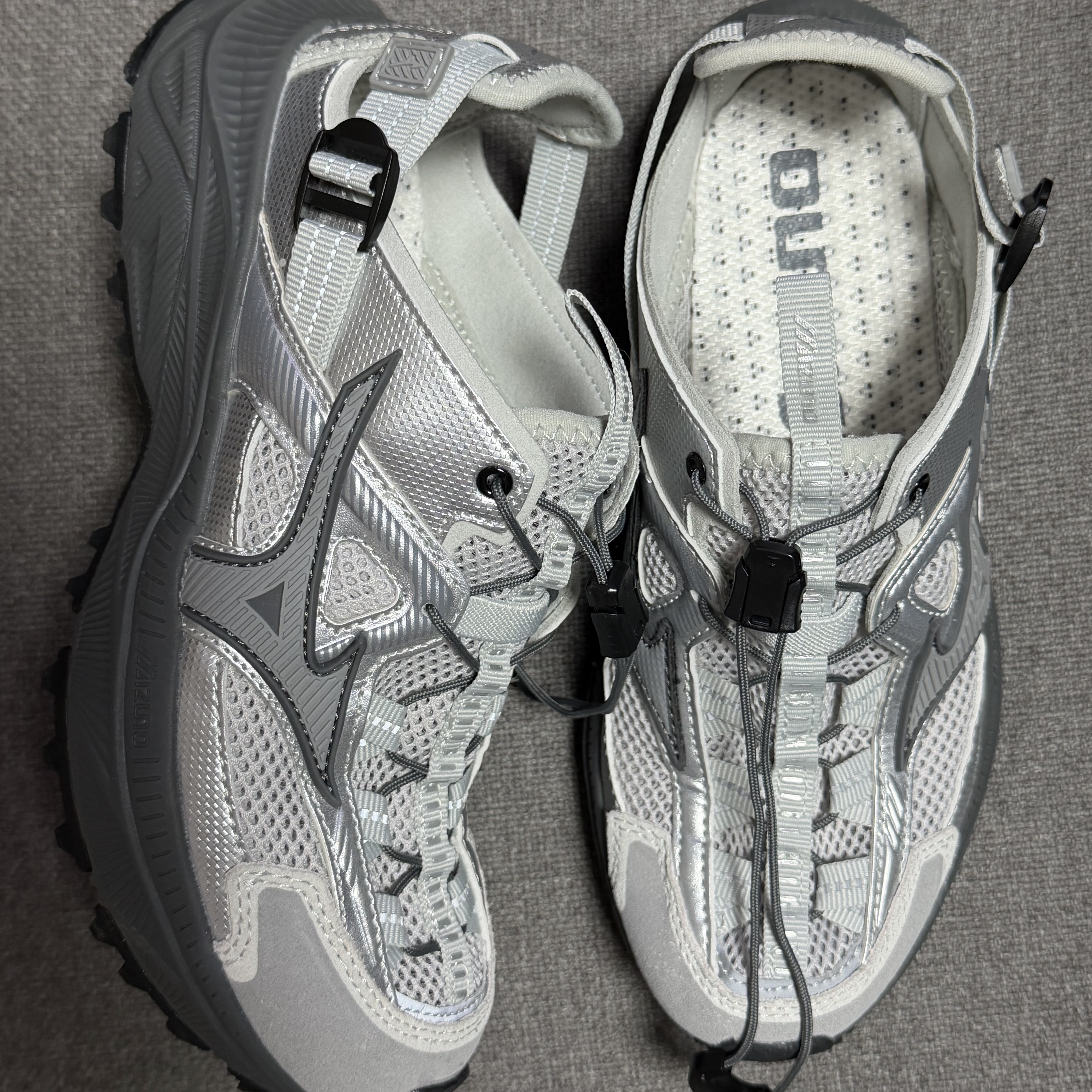 [KREAM 단독] Mizuno Apex Trail Silver - 26FW 착용 스타일